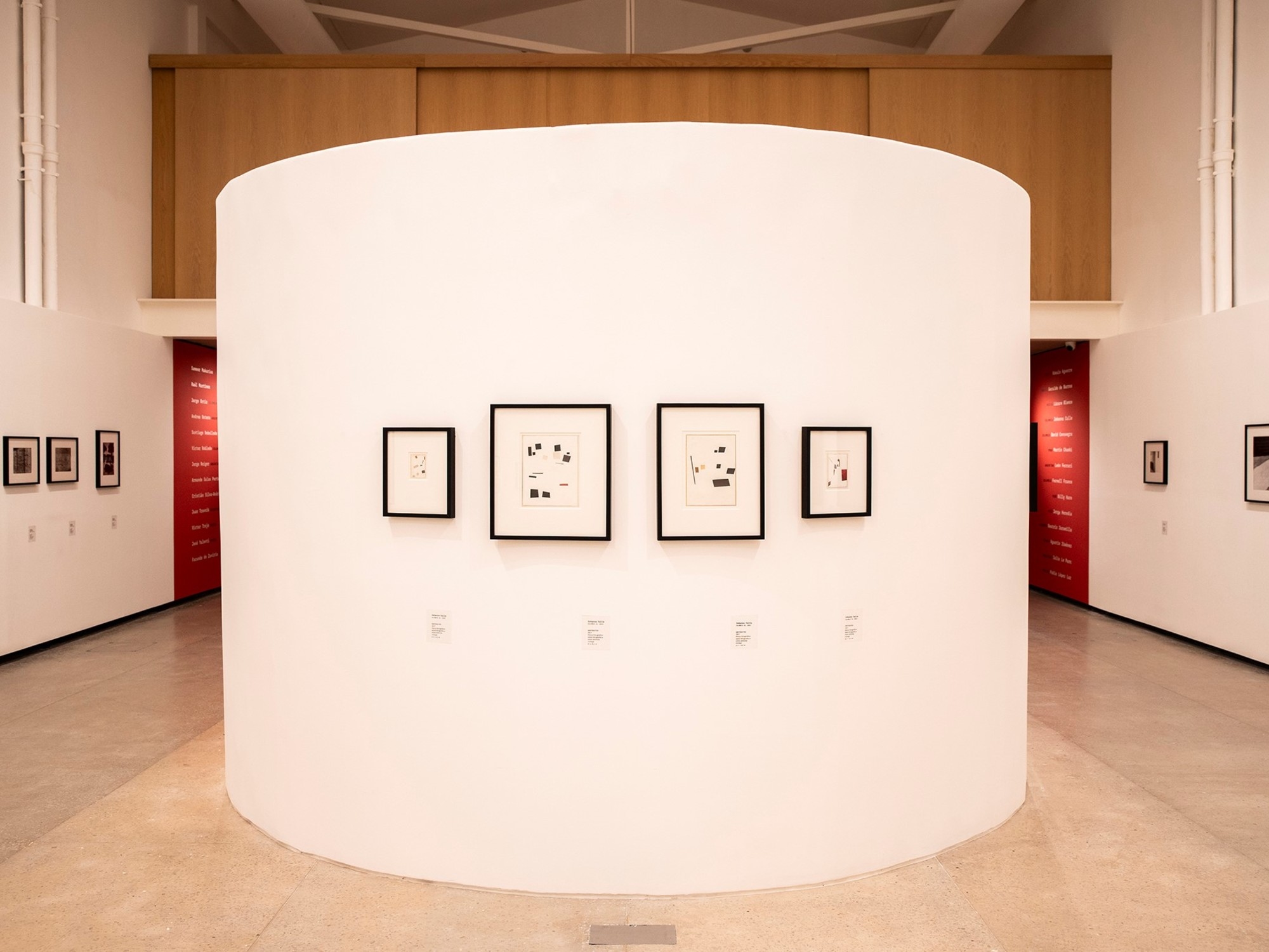 Wütend oder minimalistisch, die Geste der abstrakten Fotografie in der Larivière-Stiftung