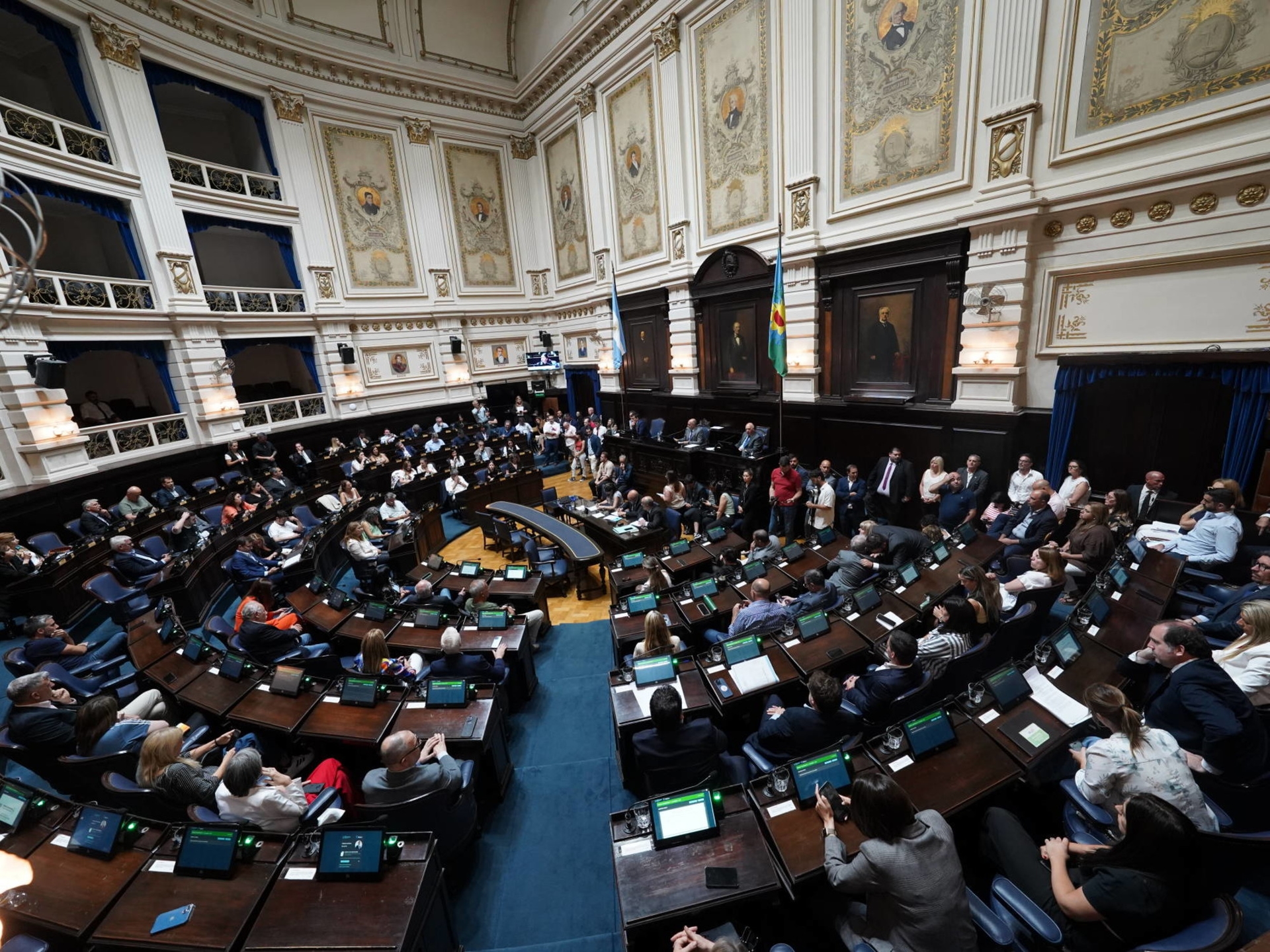 The special session that was to address the indefinite reelections for Buenos Aires mayors this Thursday was cancelled.