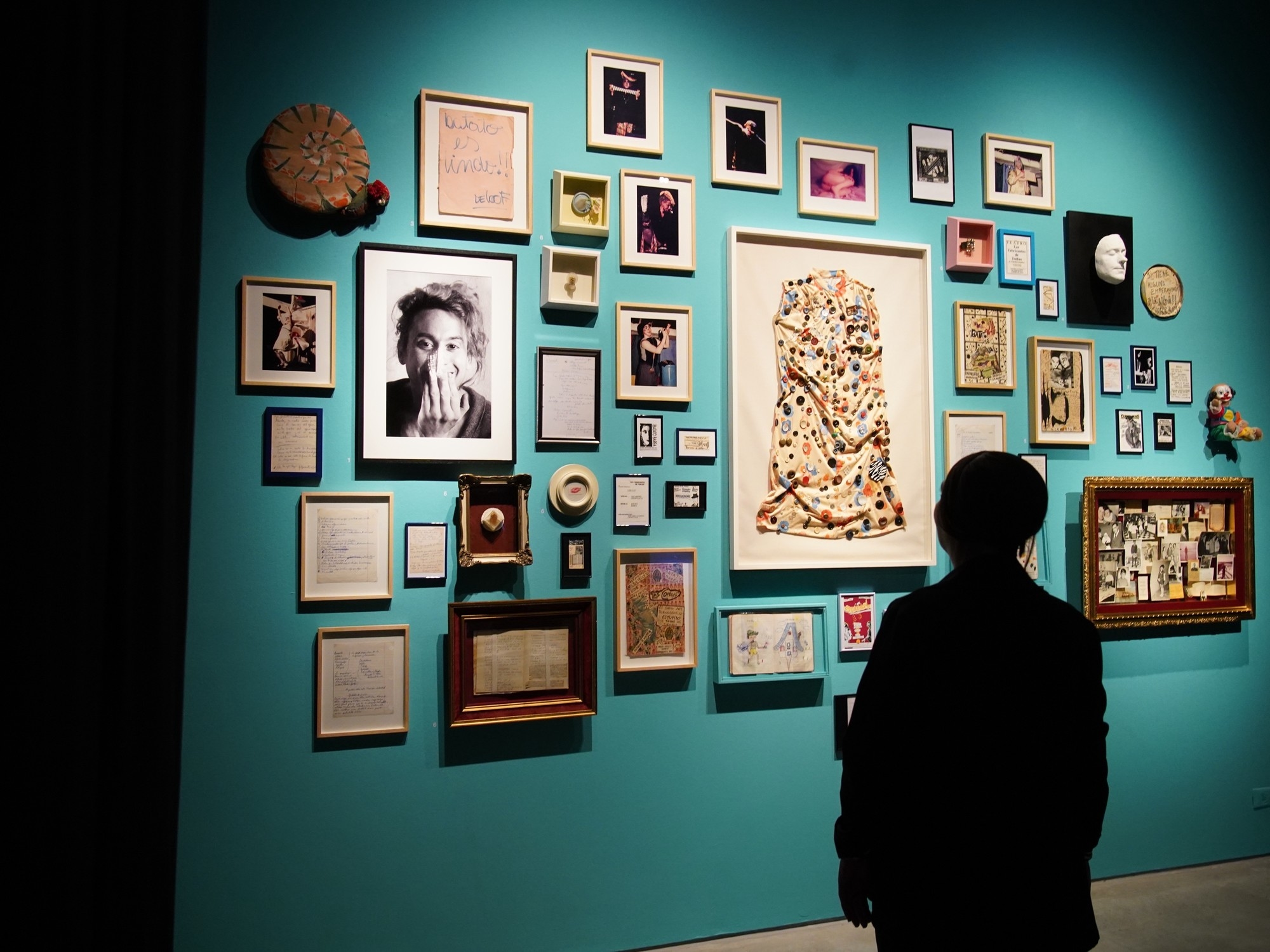 ‘Esto es Teatro’: La exposición que revive la contracultura del Di Tella al Parakultural