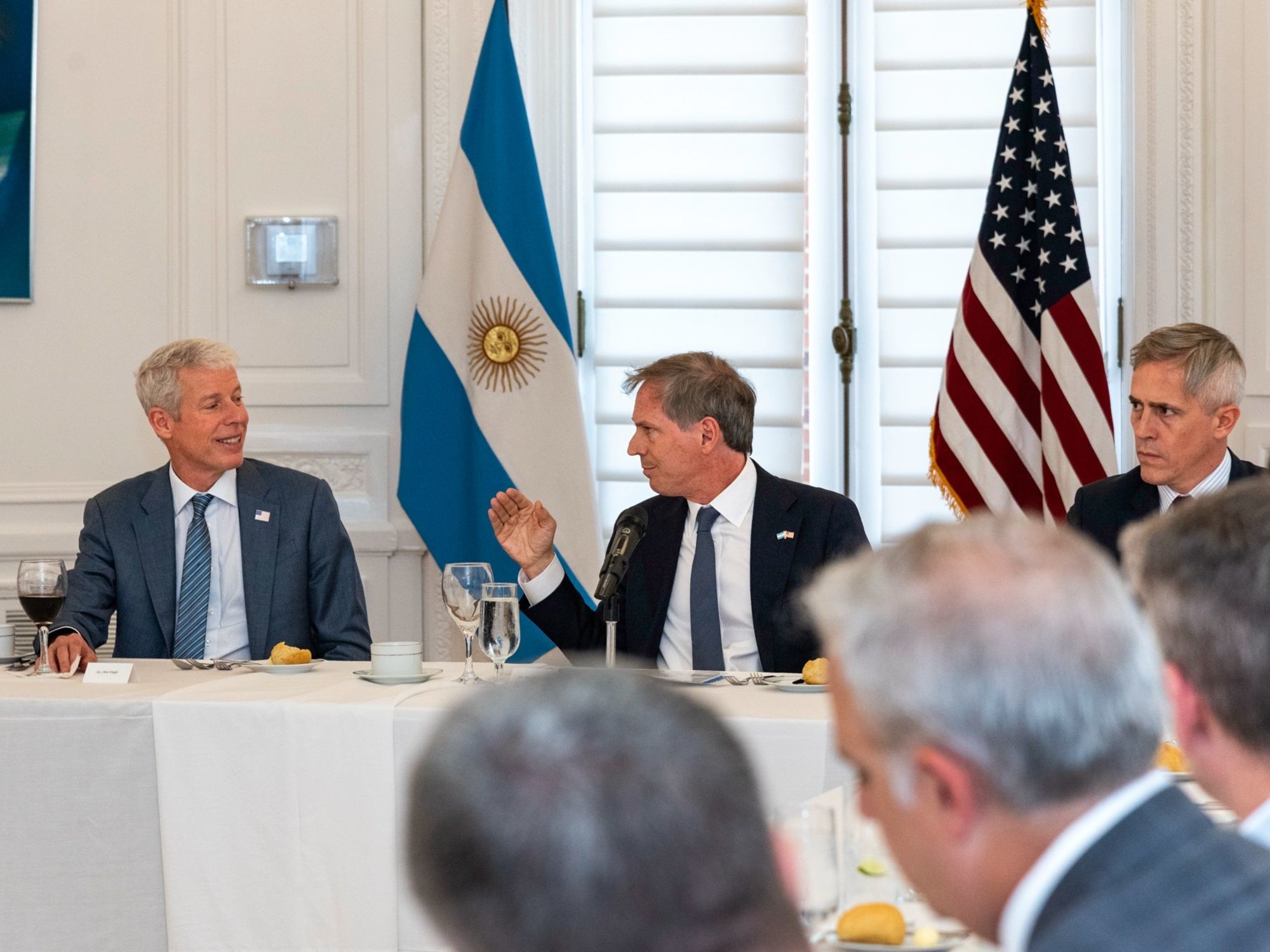 Een spraakmakend bezoek aan de Argentijnse ambassade in Washington en de Amerikaanse interesse in Vaca Muerta