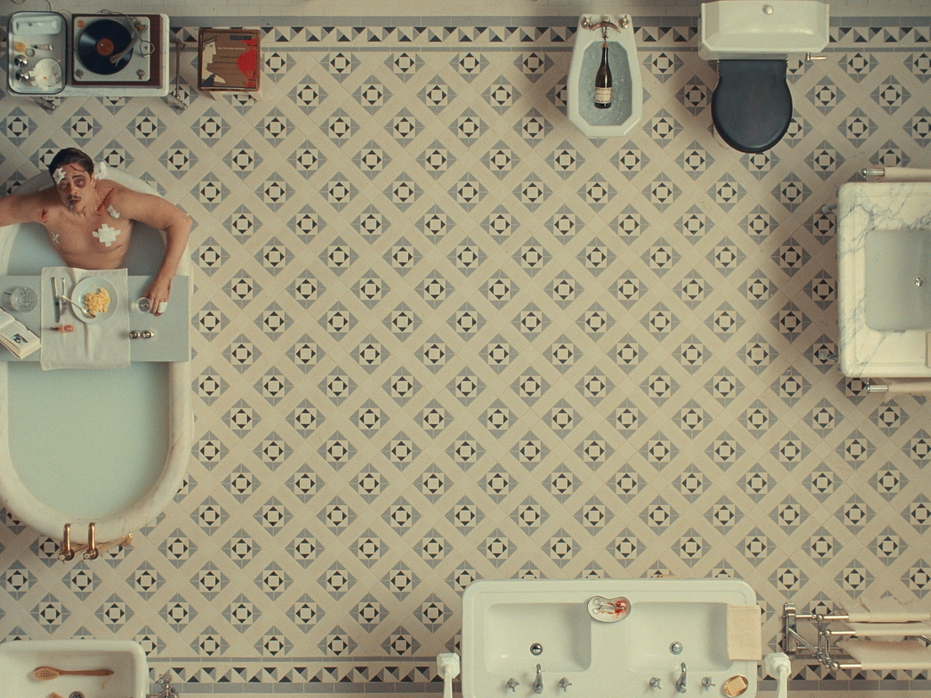 "El esquema fenicio": las puertas del cielo, según Wes Anderson