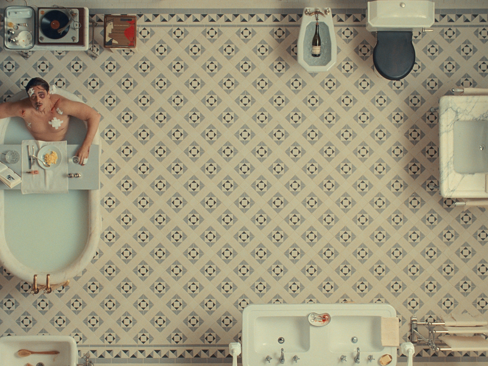 "El esquema fenicio": las puertas del cielo, según Wes Anderson