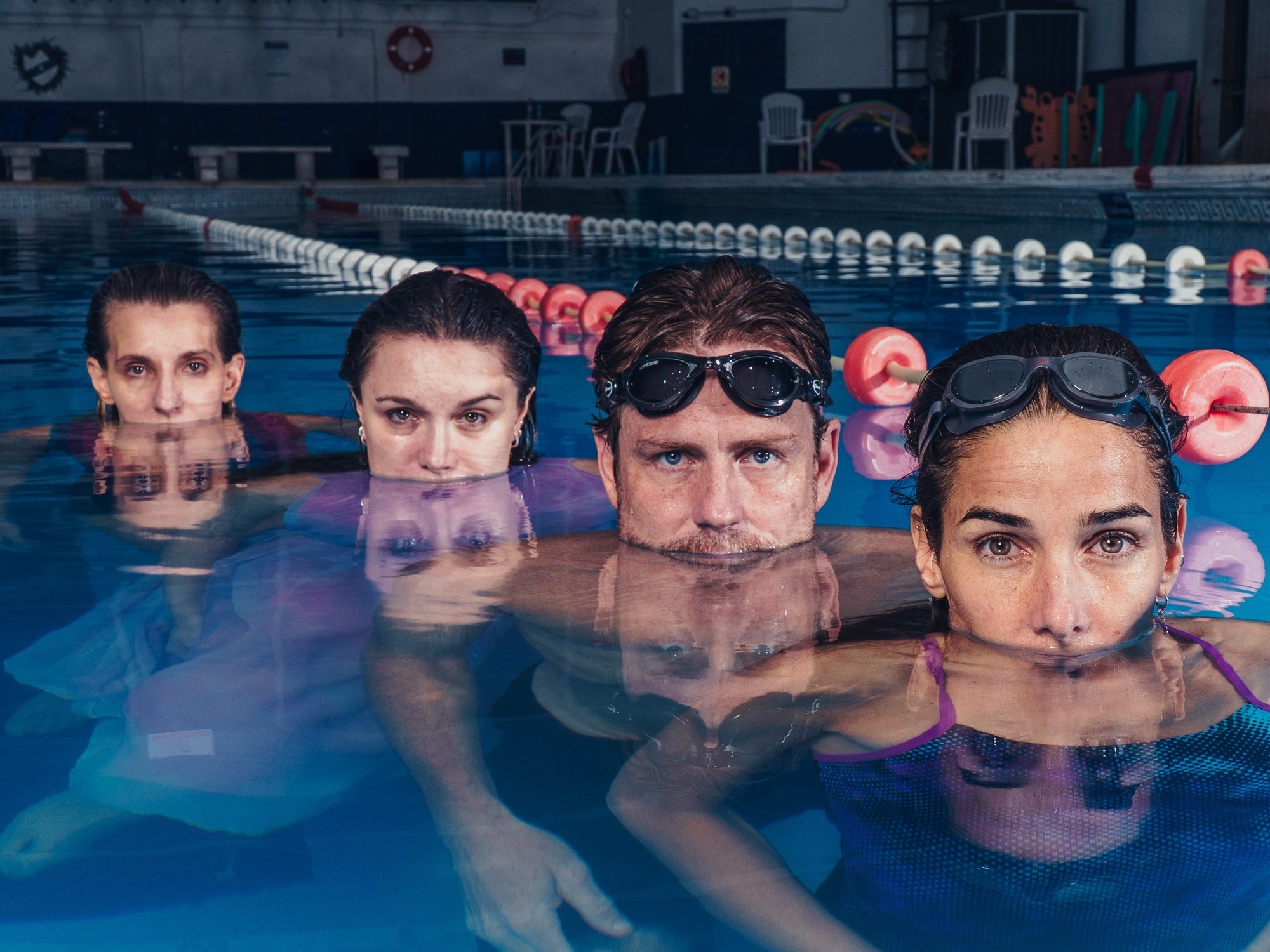 L'action se déroule dans une piscine et Juana Viale joue le rôle principal : à quoi ressemble « Subacuática », la pièce immersive qui impressionne par sa scénographie