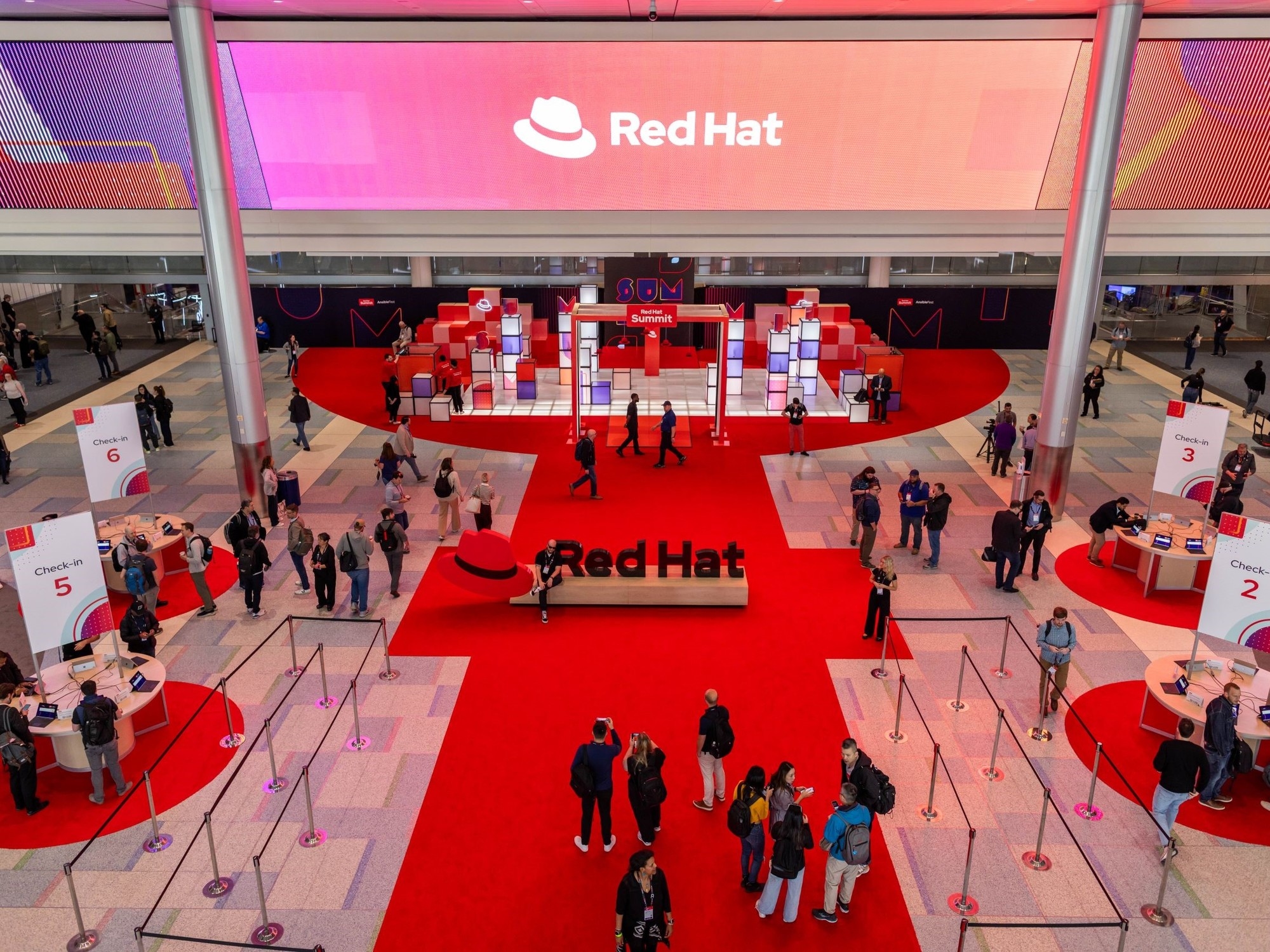 RHEL 10: Het nieuwe besturingssysteem voor ondernemingen verenigt AI, cloud en geavanceerde beveiliging