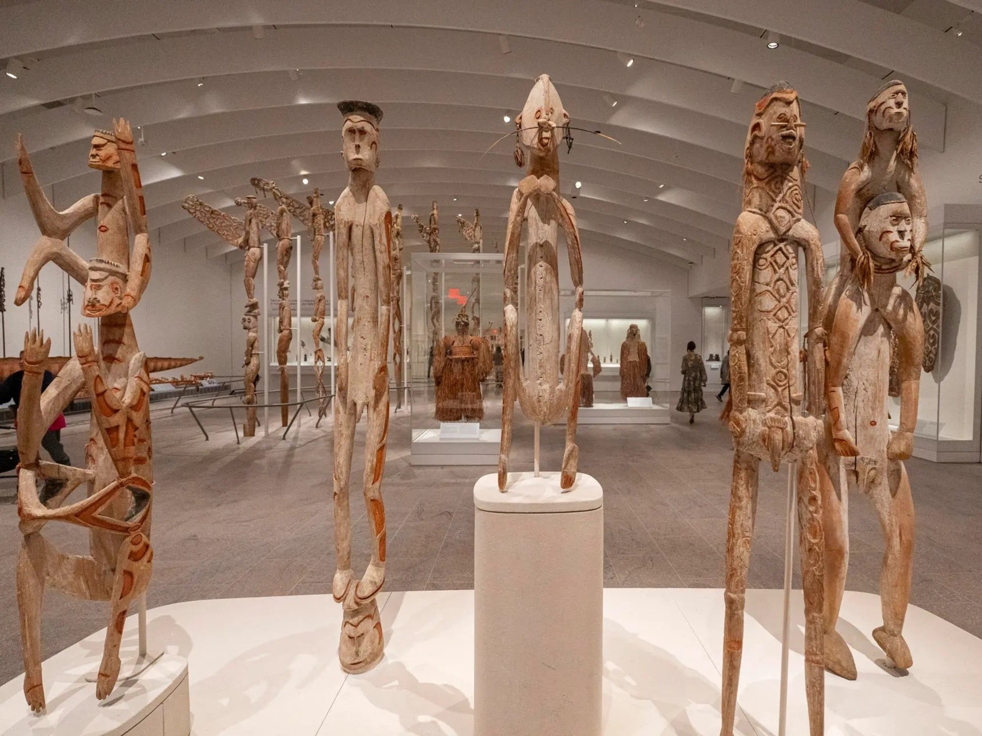 Het Met in New York stelt in een gerenoveerde vleugel 1.800 werken uit Afrika, Amerika en Oceanië tentoon.