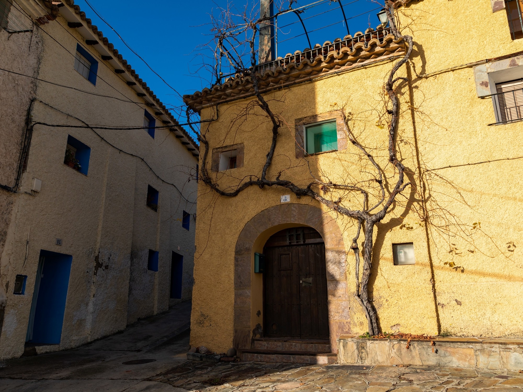El pueblito de España que ofrece una casa a quien se mude y se ocupe del bar local