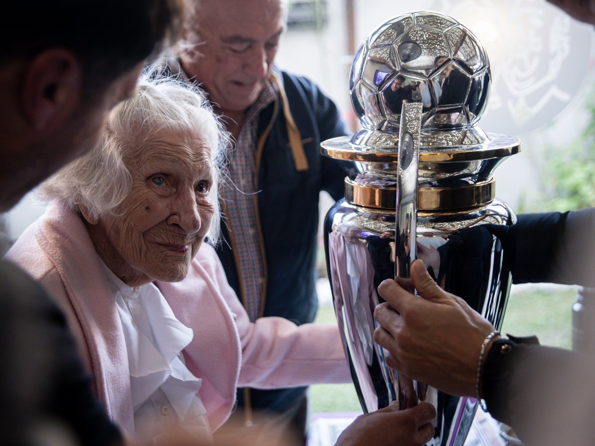 Platense-Meister: Die spektakuläre Überraschung der Mannschaft für die 98-jährige Großmutter, die vom Titel aus den Schlagzeilen der Zeitungen erfuhr
