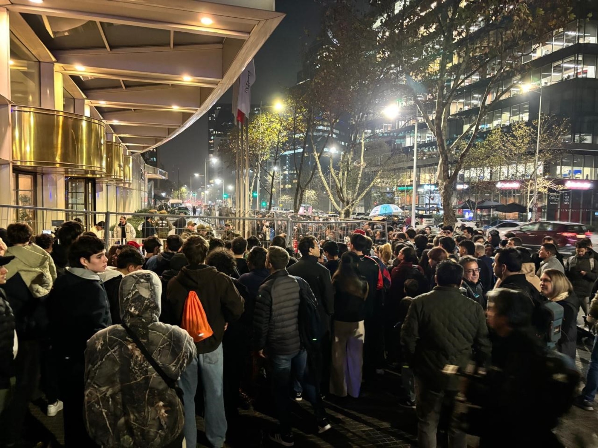 Chaos und Gedränge bei der Ankunft der Nationalmannschaft in Chile: Der AFA hat Beschwerde wegen Verstoßes gegen das Sicherheitsprotokoll in Santiago eingereicht.