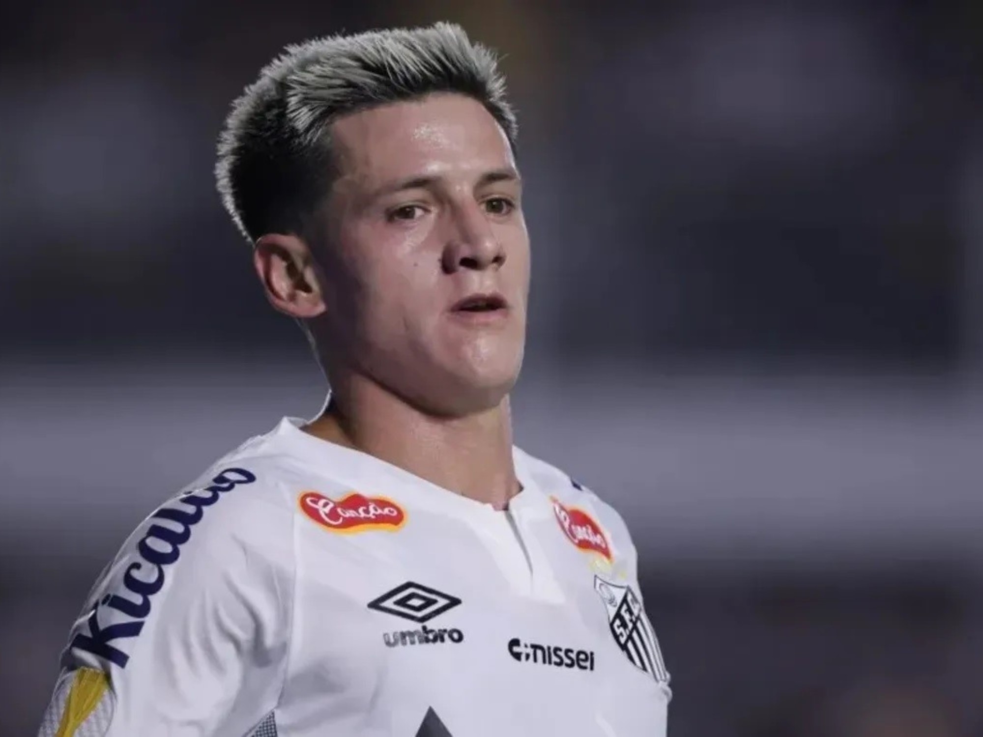 Leonardo Godoy, il primo rinforzo di Julio Vaccari all'Independiente: arriva dal Brasile, è stato compagno di squadra di Neymar e i Reds lo pagheranno in quattro comode rate.