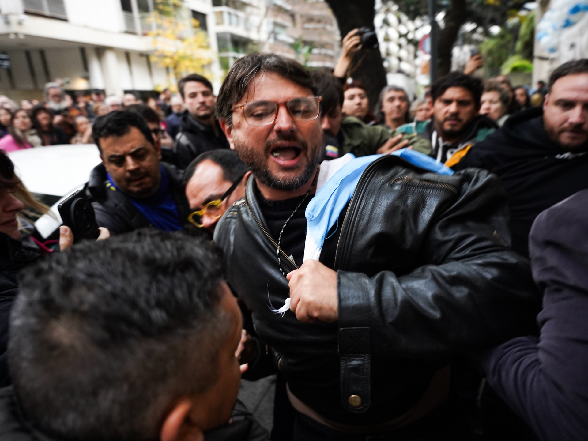 I crimini per i quali Grabois fu arrestato e la risposta del suo entourage contro il Governo