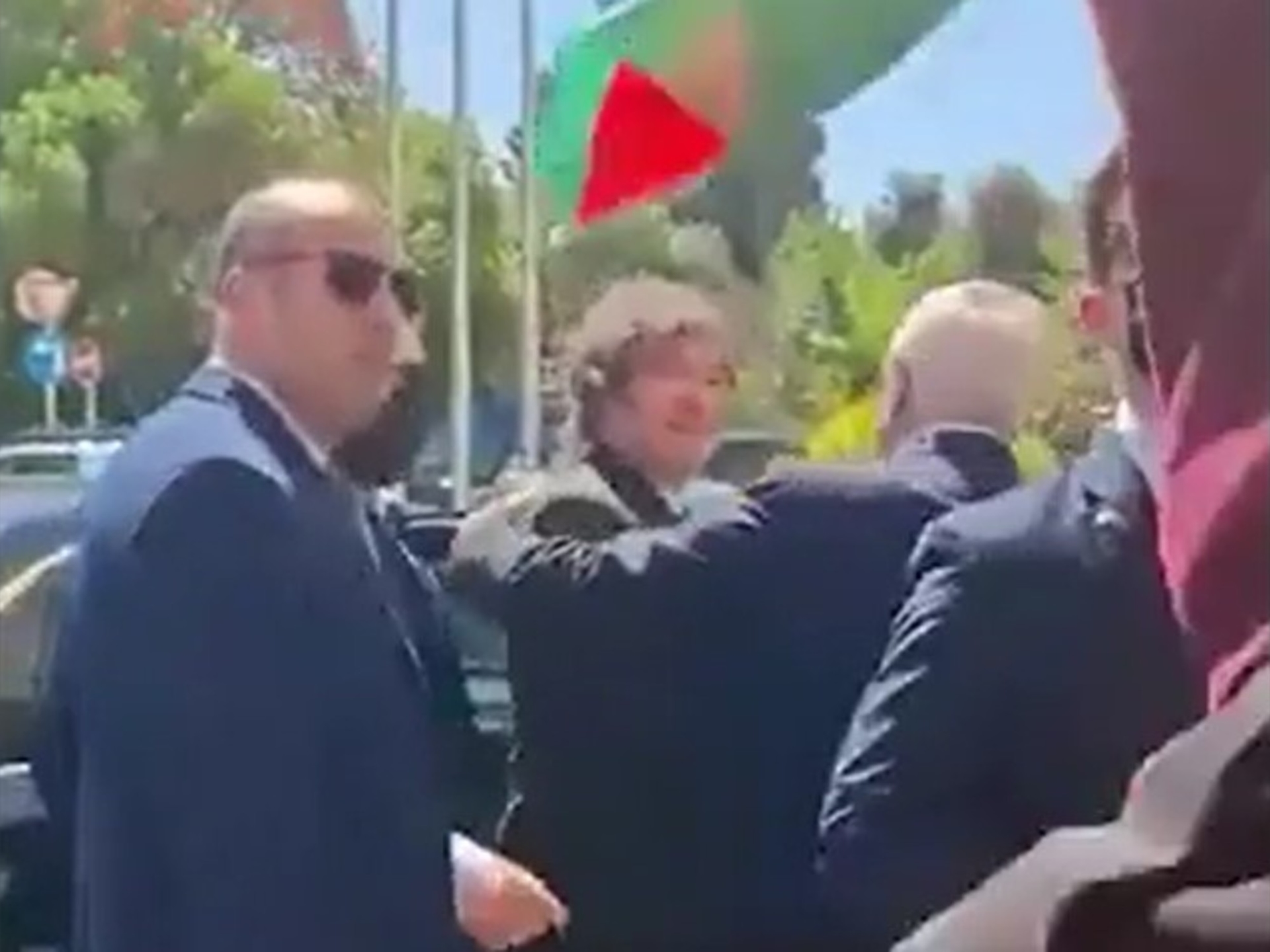 Filistin bayrağı taşıyan bir adam, İsrail'de Javier Milei'ye saldırmaya çalıştı.