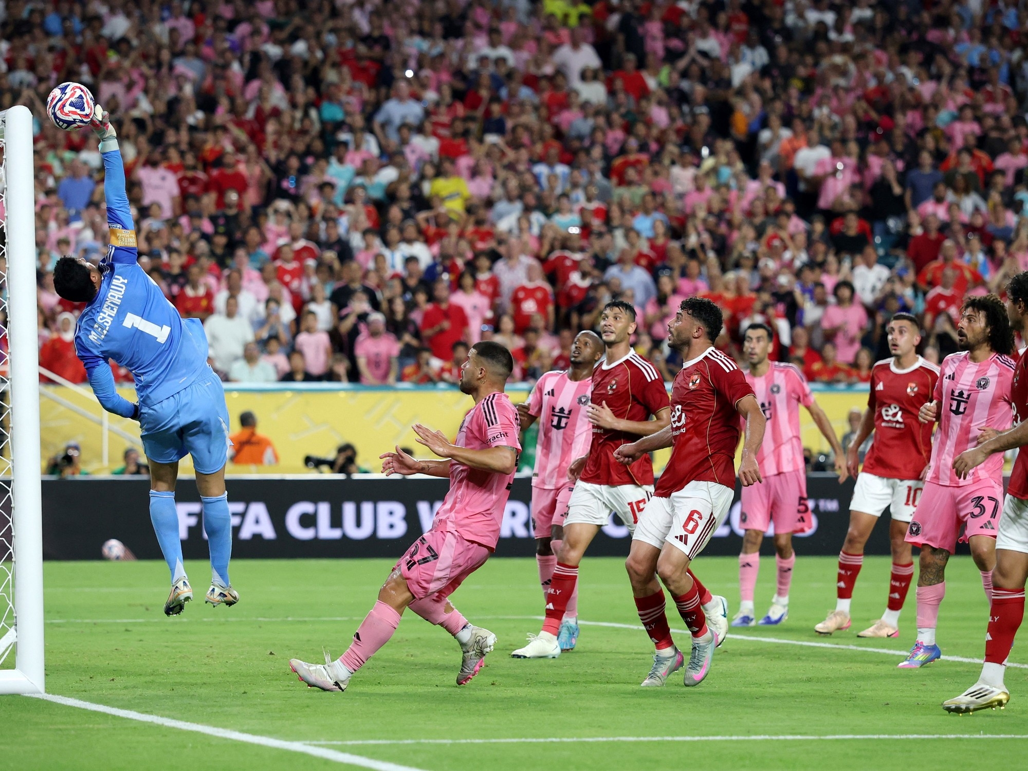 Een waanzinnige finale voor Inter Miami tegen Al Ahly: van Messi's bijna-doelpunt tot de kopbal van doelman El Shenawy.