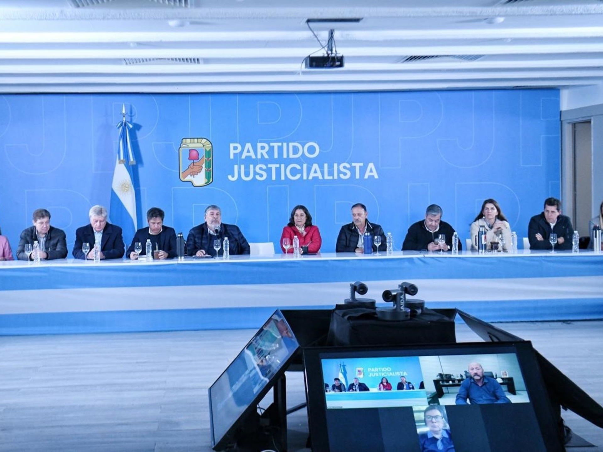 Bez CGT, a z La Campora na czele, PJ maszeruje na Plaza de Mayo, aby poprzeć Cristinę Kirchner.