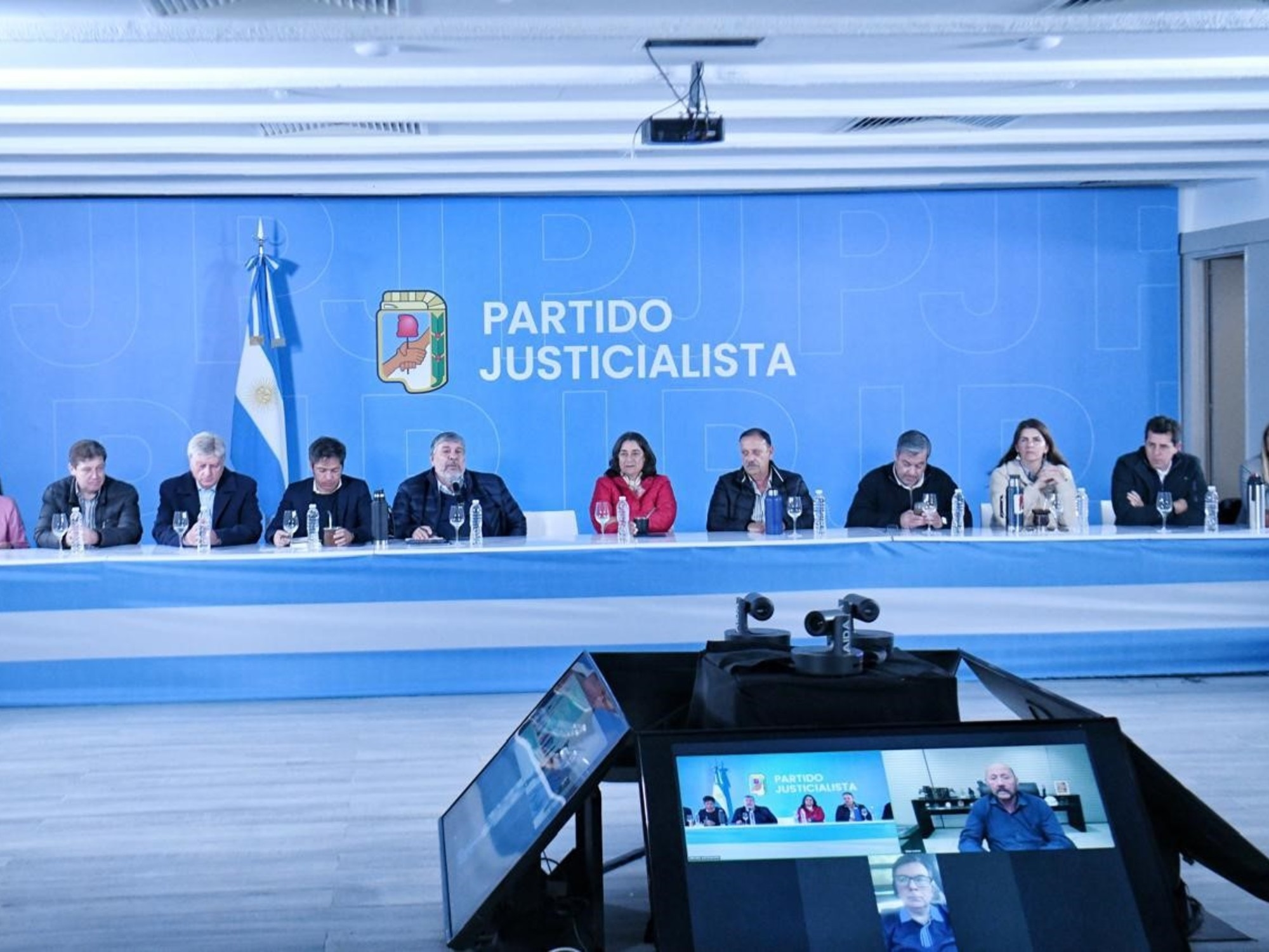 Bez CGT, a z La Campora na czele, PJ maszeruje na Plaza de Mayo, aby poprzeć Cristinę Kirchner.