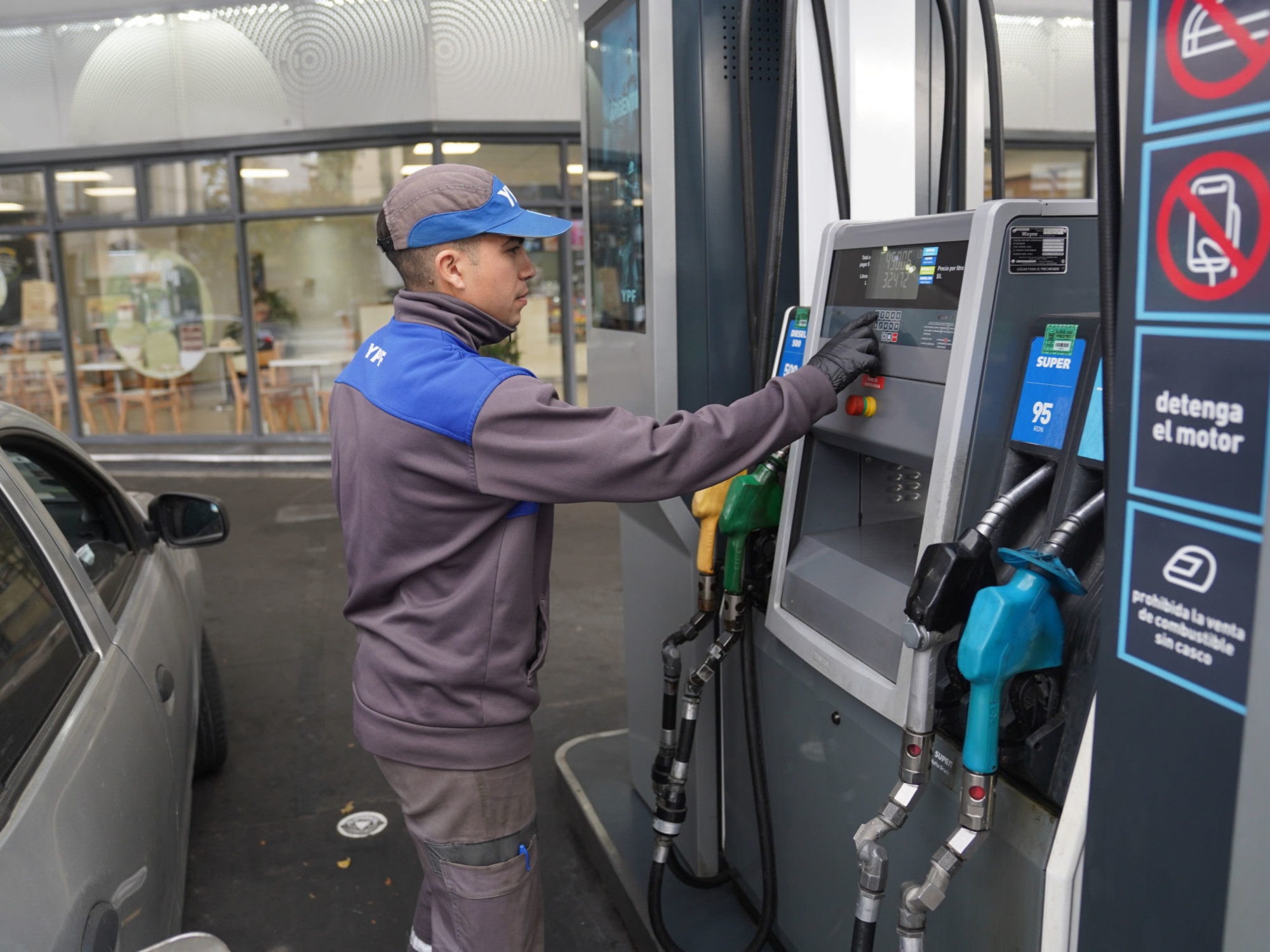 Aumenta la nafta y el gasoil en YPF, pero comienza a regir su esquema de precios diferenciados