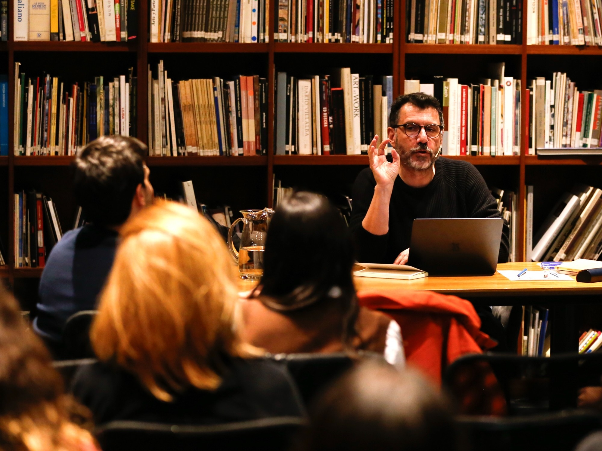 Alles wat er in een les gebeurt door Alberto Fuguet: "Literatuur hoeft niet bang te zijn om te storen"