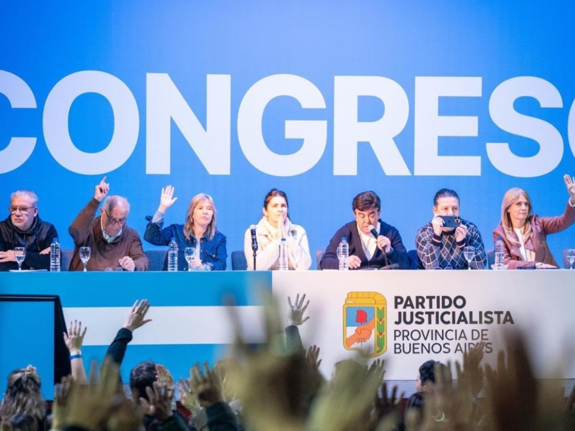 Mimo utrzymujących się napięć między Kirchnerami i Kicillofem, odbyło się spotkanie, którego celem było przygotowanie list z Buenos Aires.