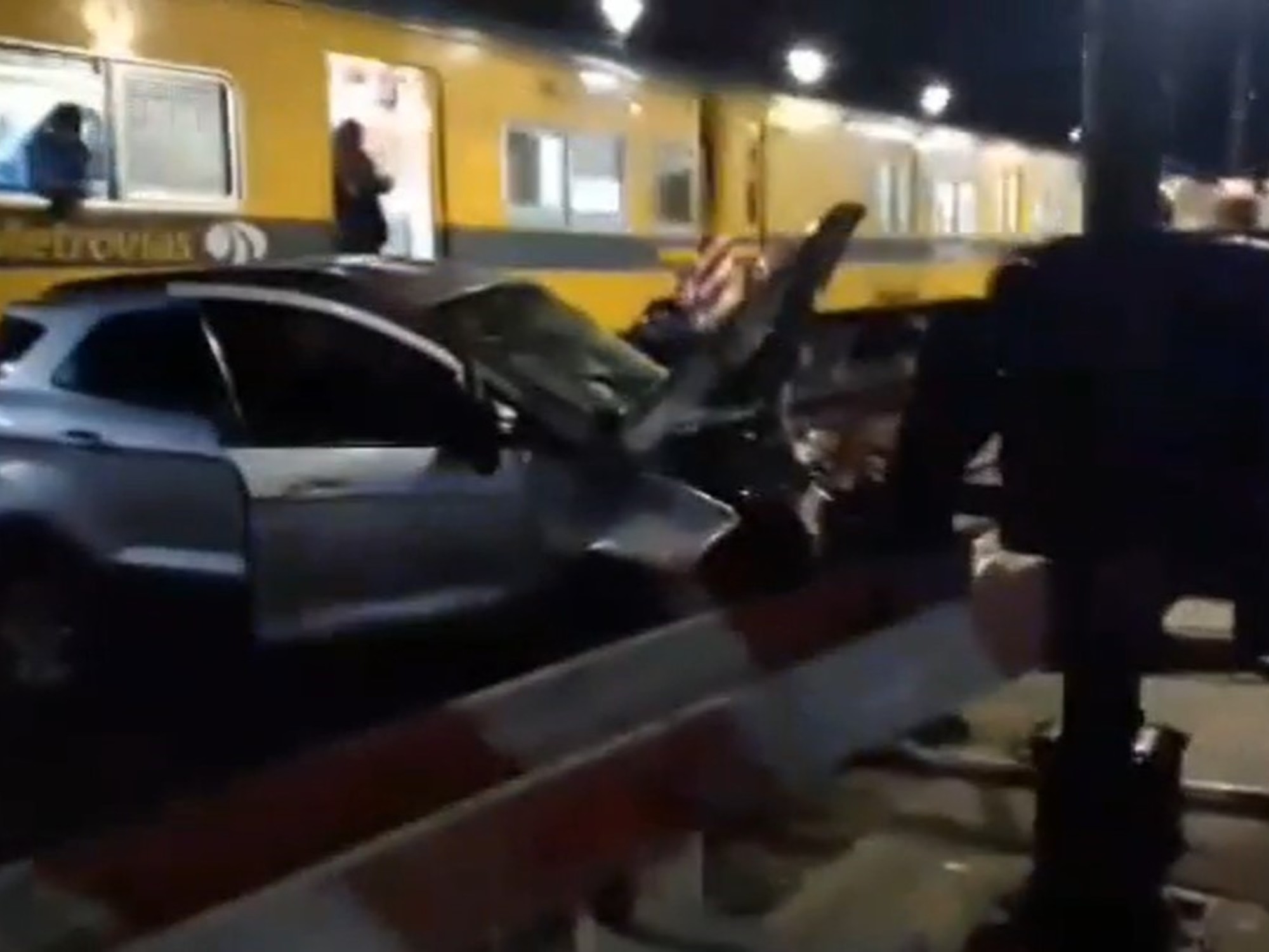 Train Urquiza : Un homme est décédé après avoir été heurté par un train alors qu'il traversait avec son camion.