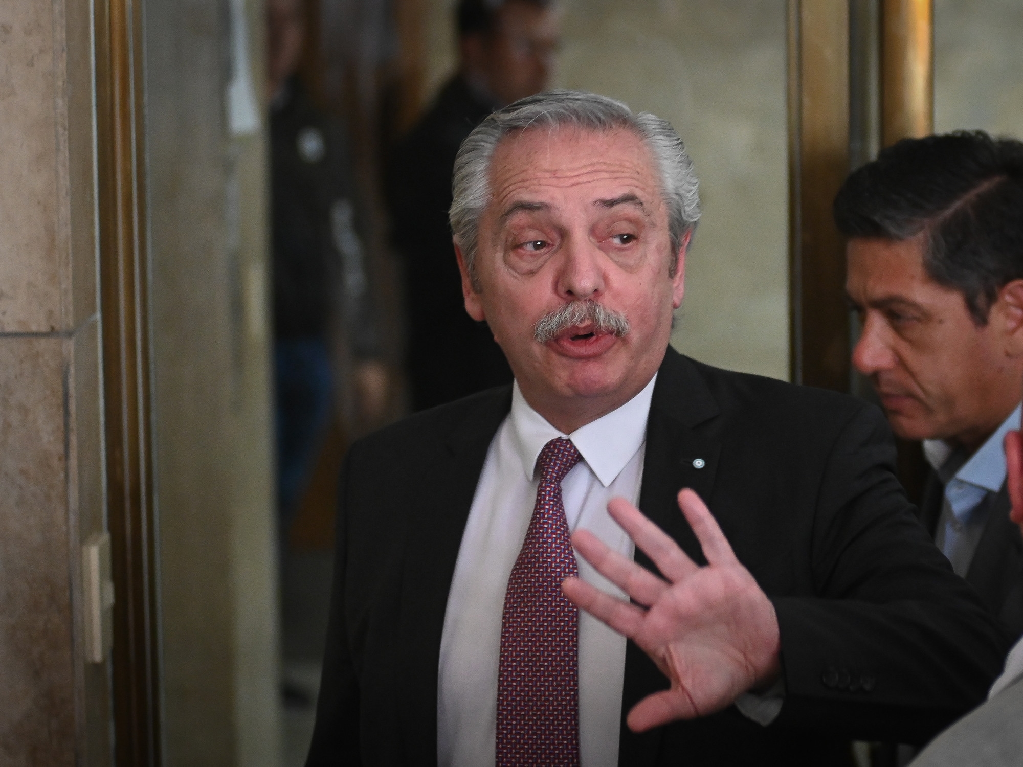 Après son inculpation, Alberto Fernández a accusé les tribunaux de le persécuter « parce qu'il est péroniste » et de « forcer l'interprétation des preuves ».