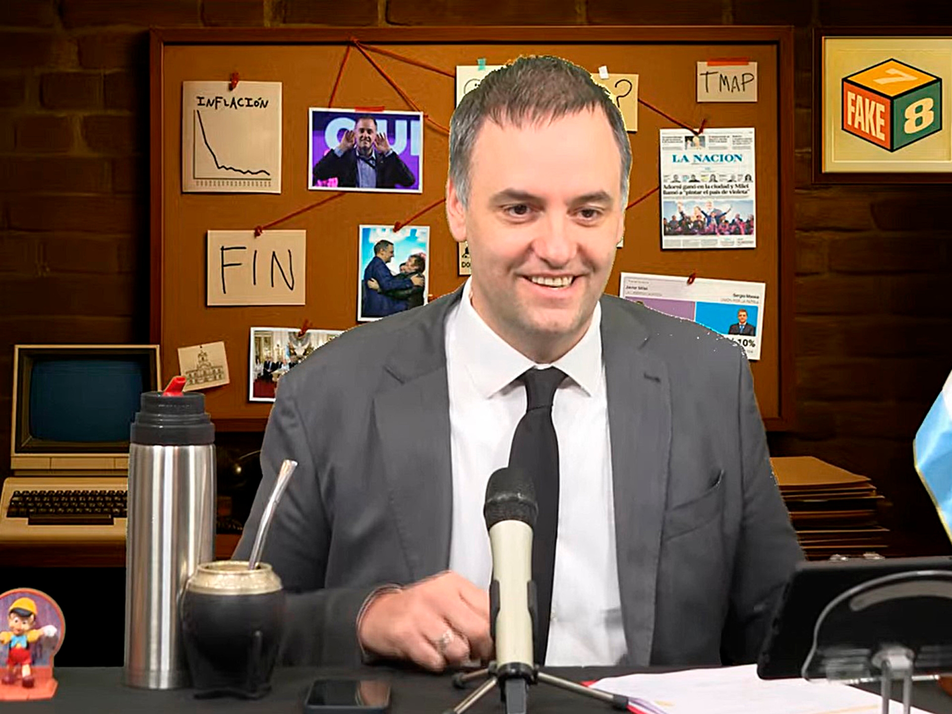 "Fake-7-8", Adorni's show tegen journalisten en de media, is terug.
