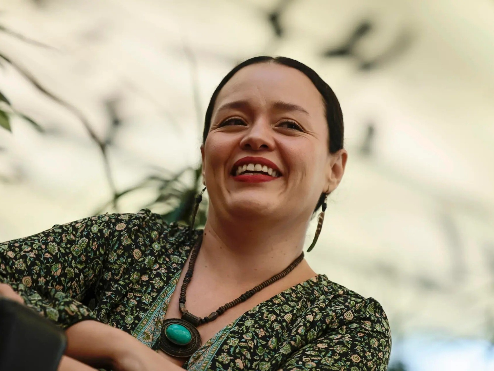 "O luto é impossível em um sistema que força você a ficar bem", diz a escritora Tania Tagle.