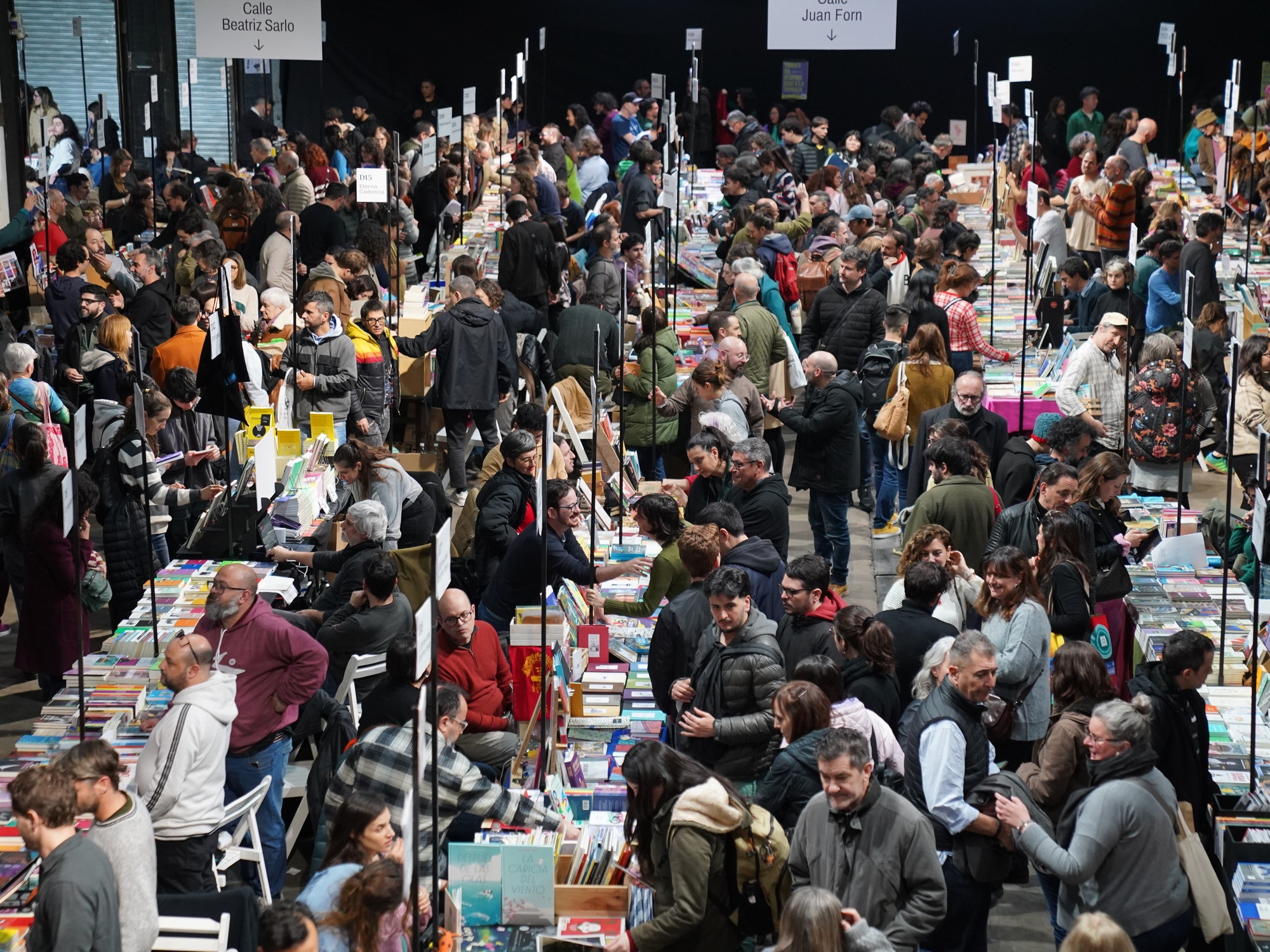 Abrió la FED 2025 con reconocimientos a la labor librera y un pasaje a la Feria de Guadalajara