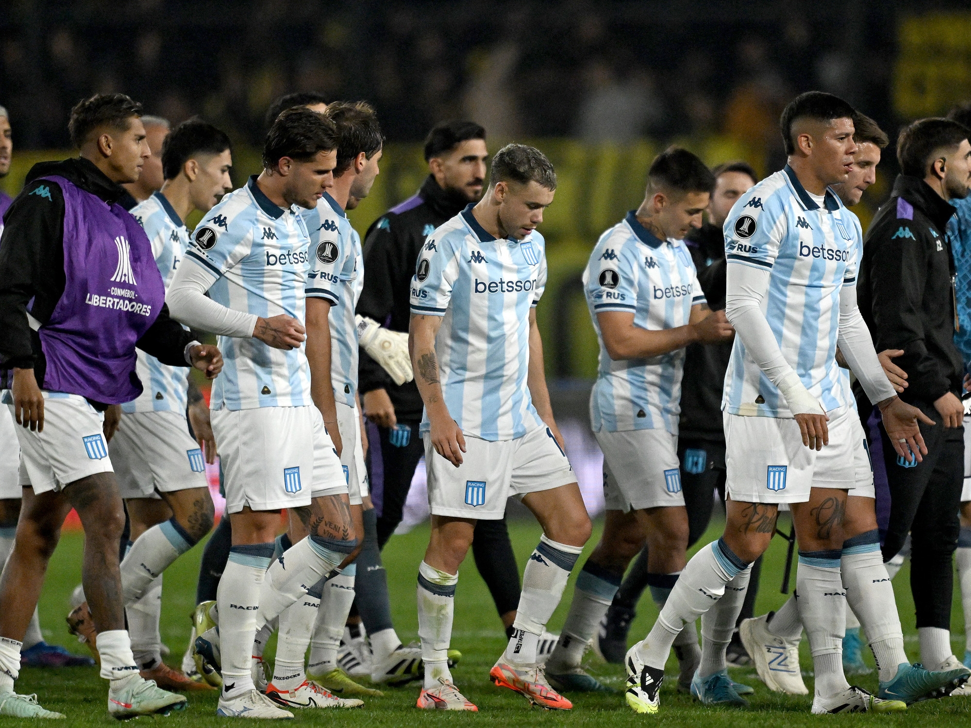 Marcos Rojo gab bei der Niederlage gegen Peñarol sein Debüt für Racing und hinterließ den Fans eine Botschaft: „Wir müssen das Ruder herumreißen.“