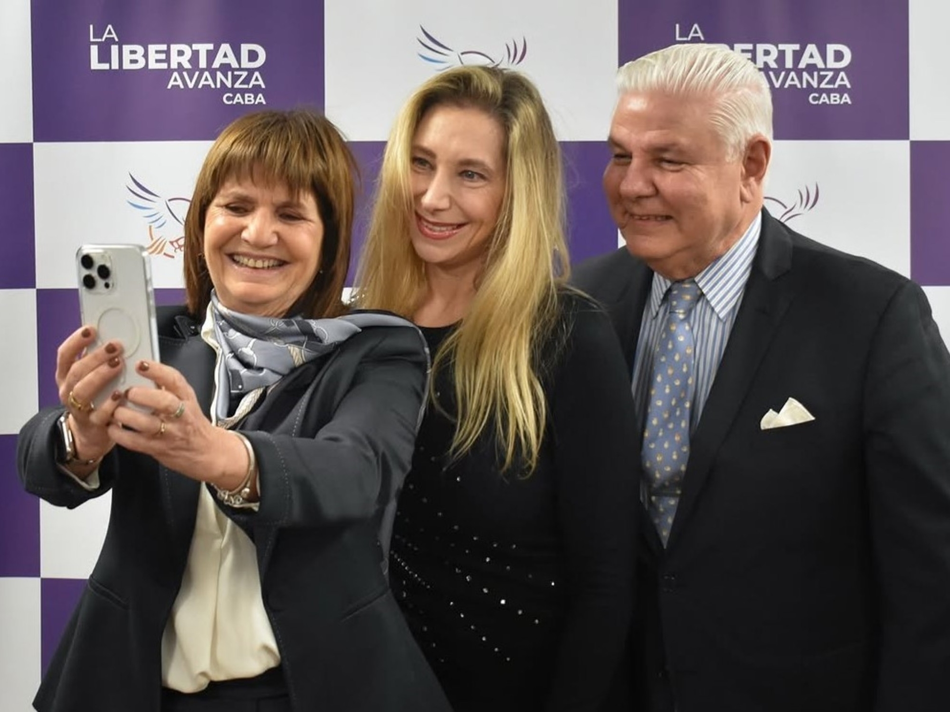 De sluiting van de LLA-lijsten onder volledige controle van Karina Milei: twee kabinetsaftredens en de provinciale biedingen voor 2027.