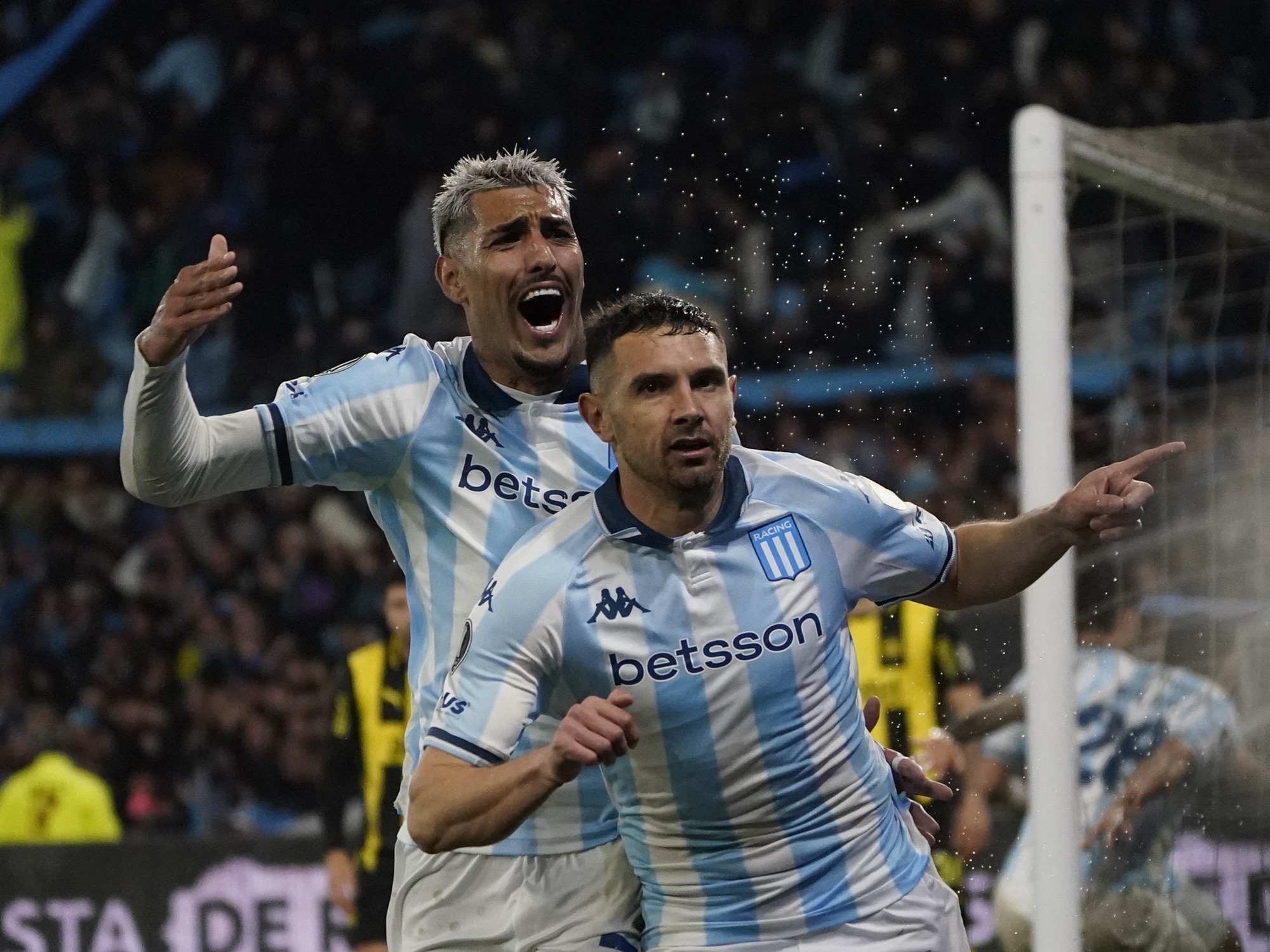 Adrián Martínez ve Racing'in Libertadores'e katılmasına yardımcı olan bir başka 'Maravilla' performansı: Elde ettiği yeni gol rekoru