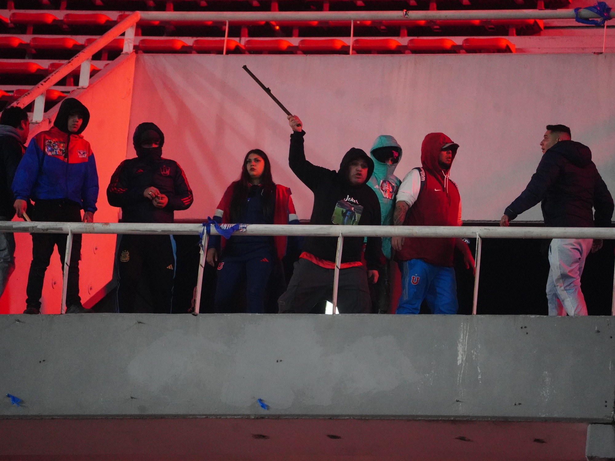 Los posteos de los futbolistas chilenos de Independiente tras los incidentes en la tribuna visitante: "Me siento destrozado"