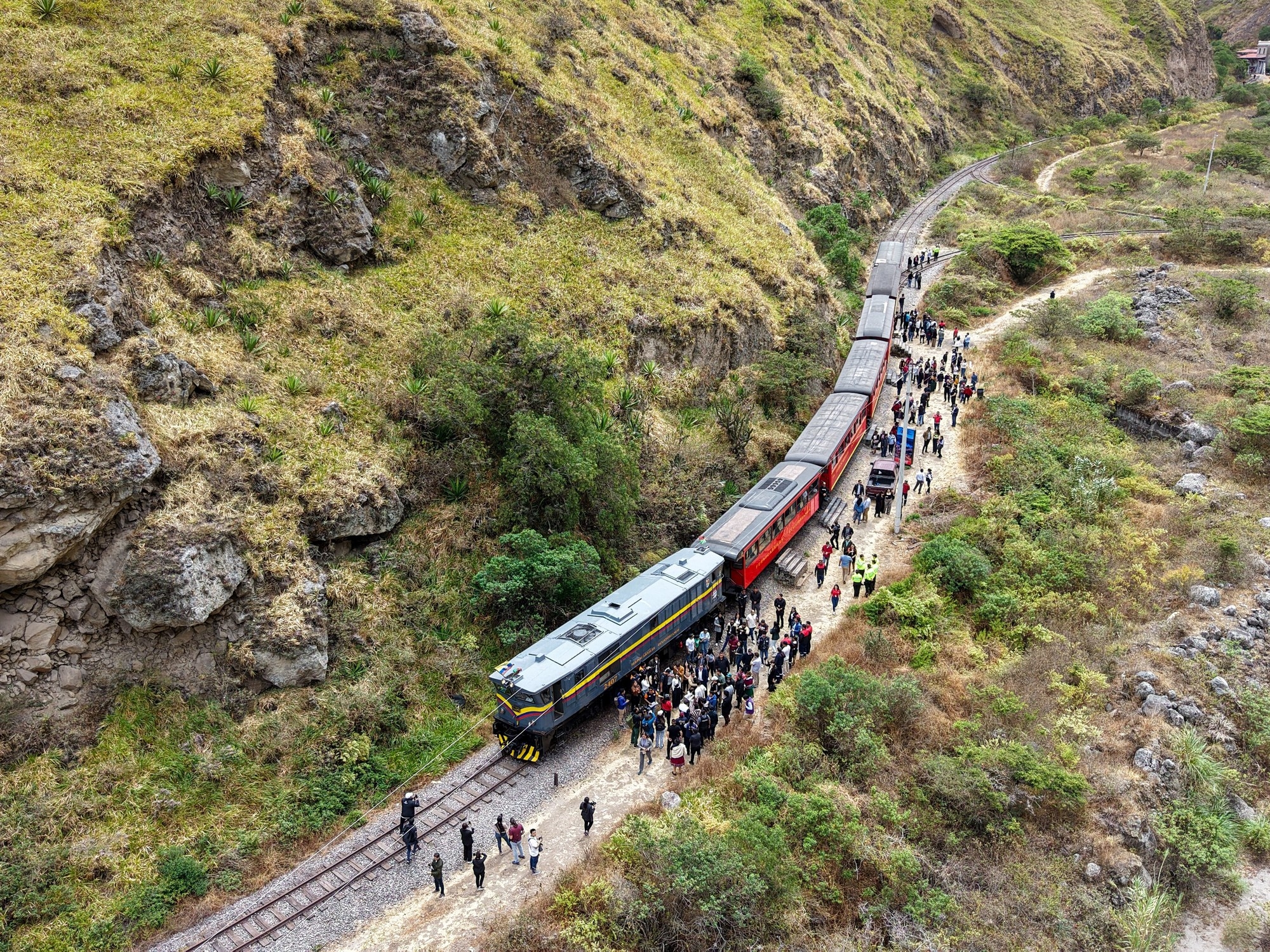 Un percorso ferroviario storico, impegnativo e panoramico: il treno Devil's Nose è di nuovo in funzione.