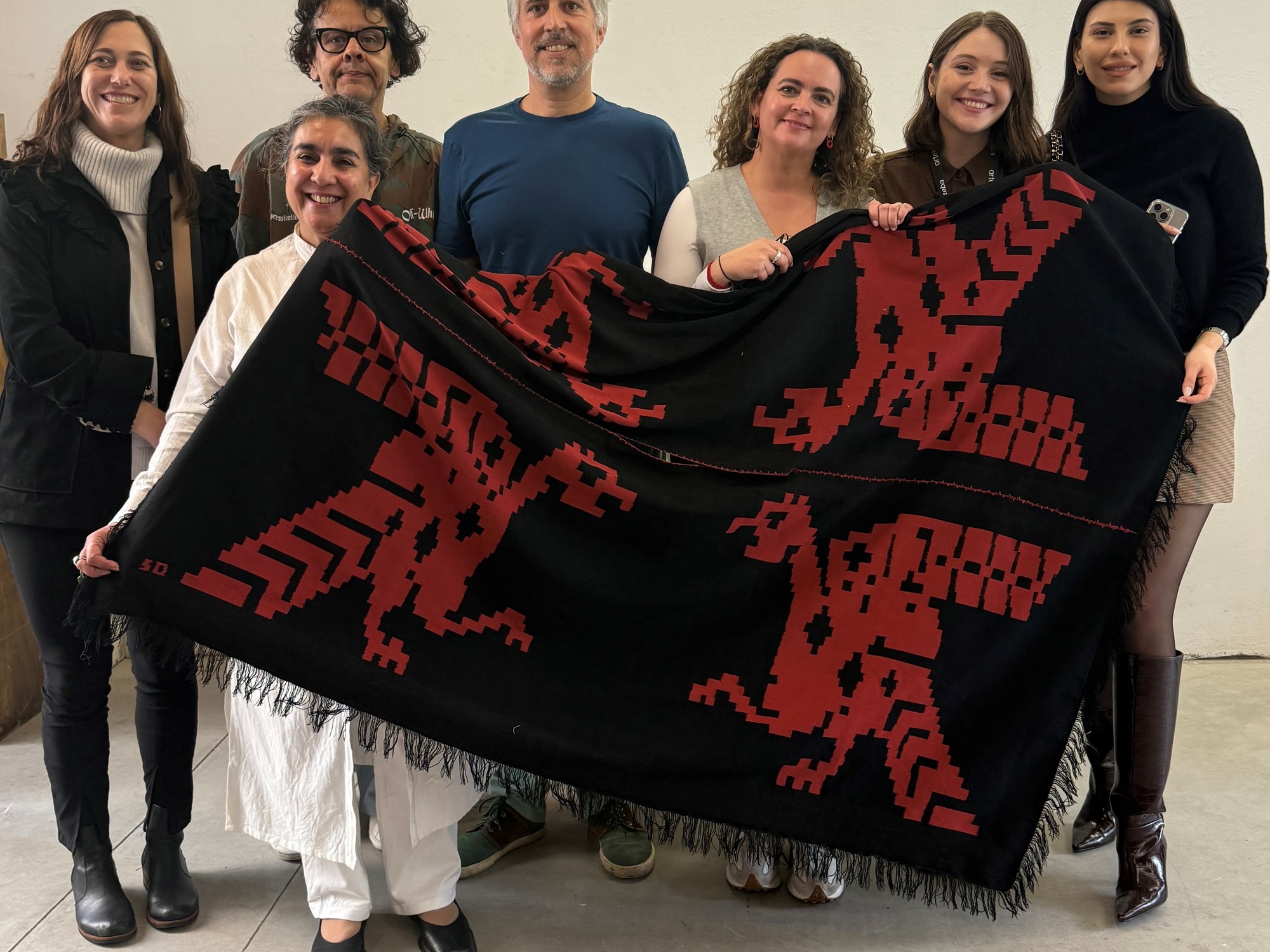 Del chaguar wichí al poncho de Mercedes Sosa: una travesía por la ruta del textil en Buenos Aires