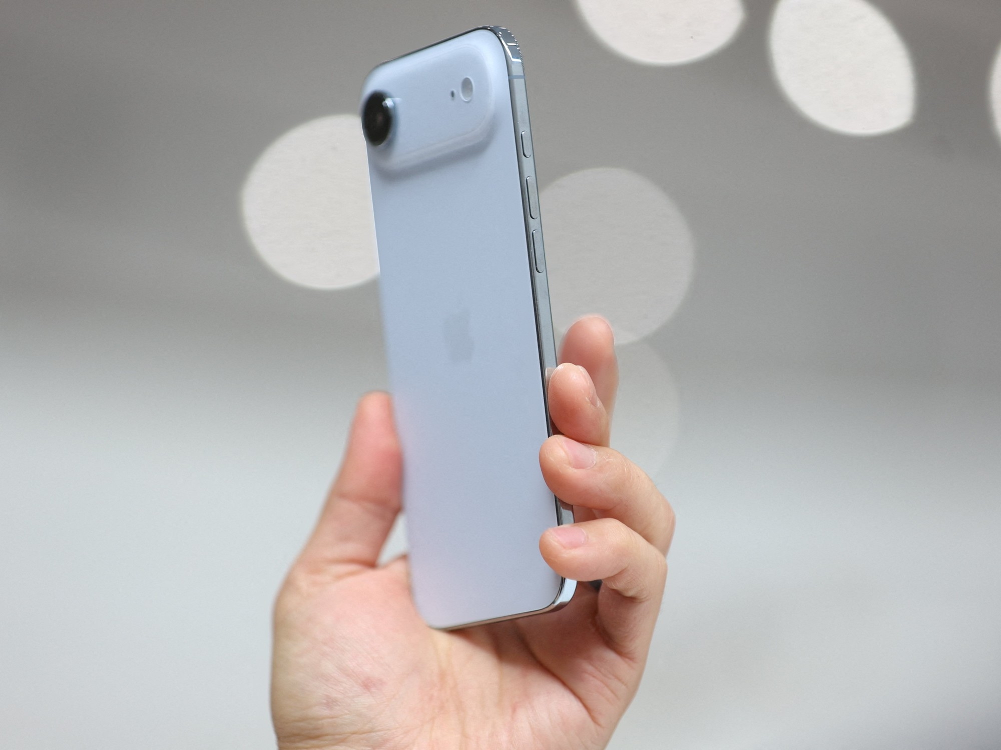 Fracasa la última gran apuesta de Apple: el nuevo iPhone ya sufre recortes y podría ser discontinuado