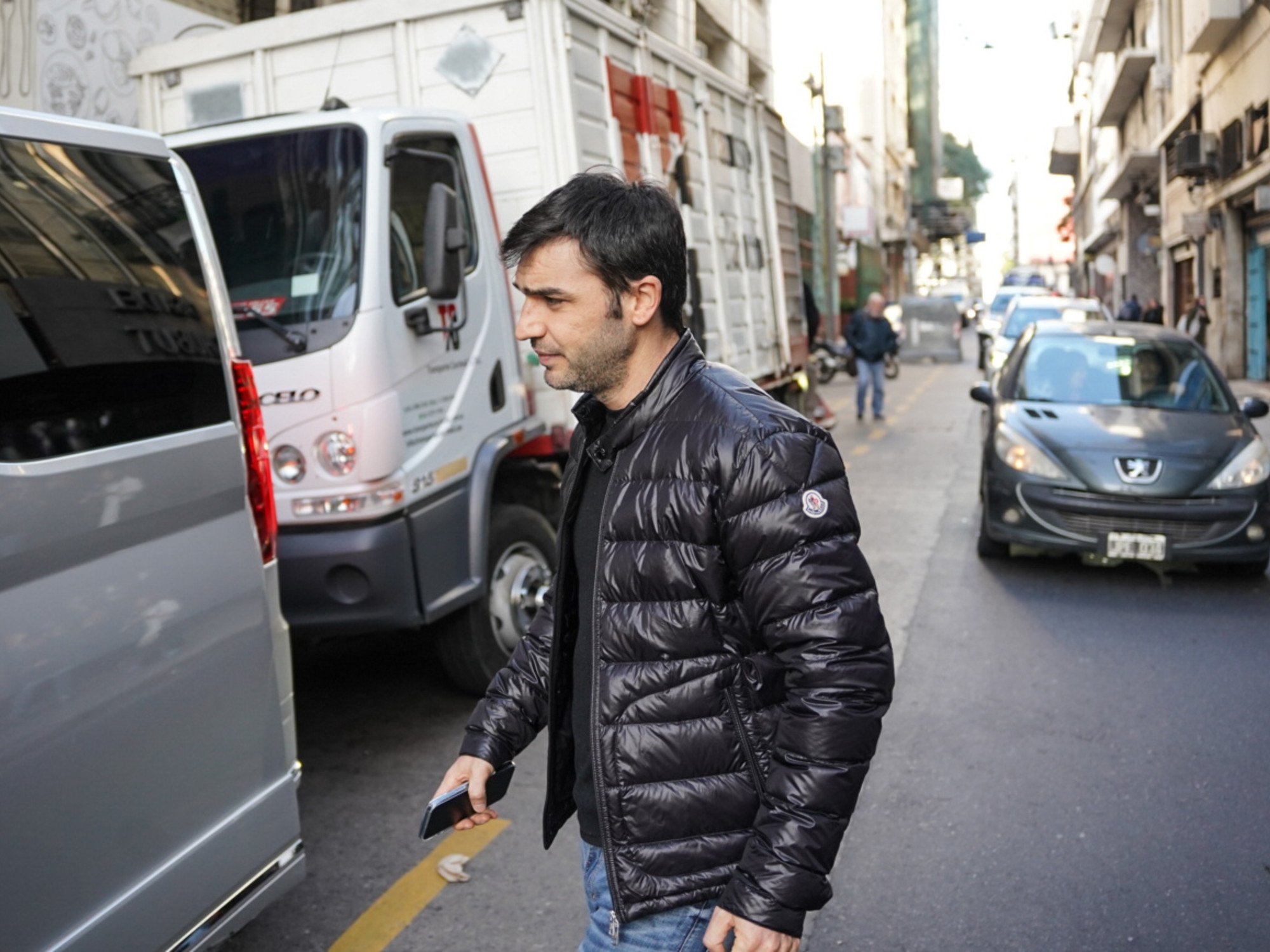 Het Buenos Aires-gedeelte van de Verenigde Provinciën gaat van start, met Lousteau als kandidaat en er ontstaat politiek rumoer onder de gouverneurs.