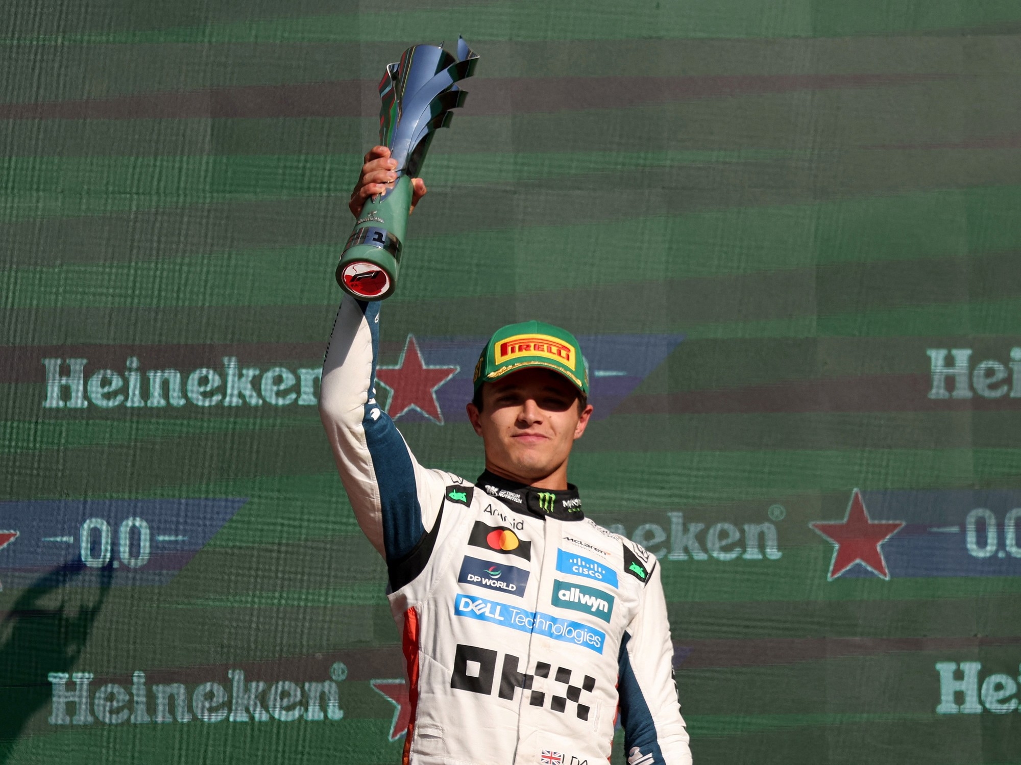 Formula 1 is on fire with four races left: Norris dominated the Mexican GP and is the new leader, one point ahead of Piastri.