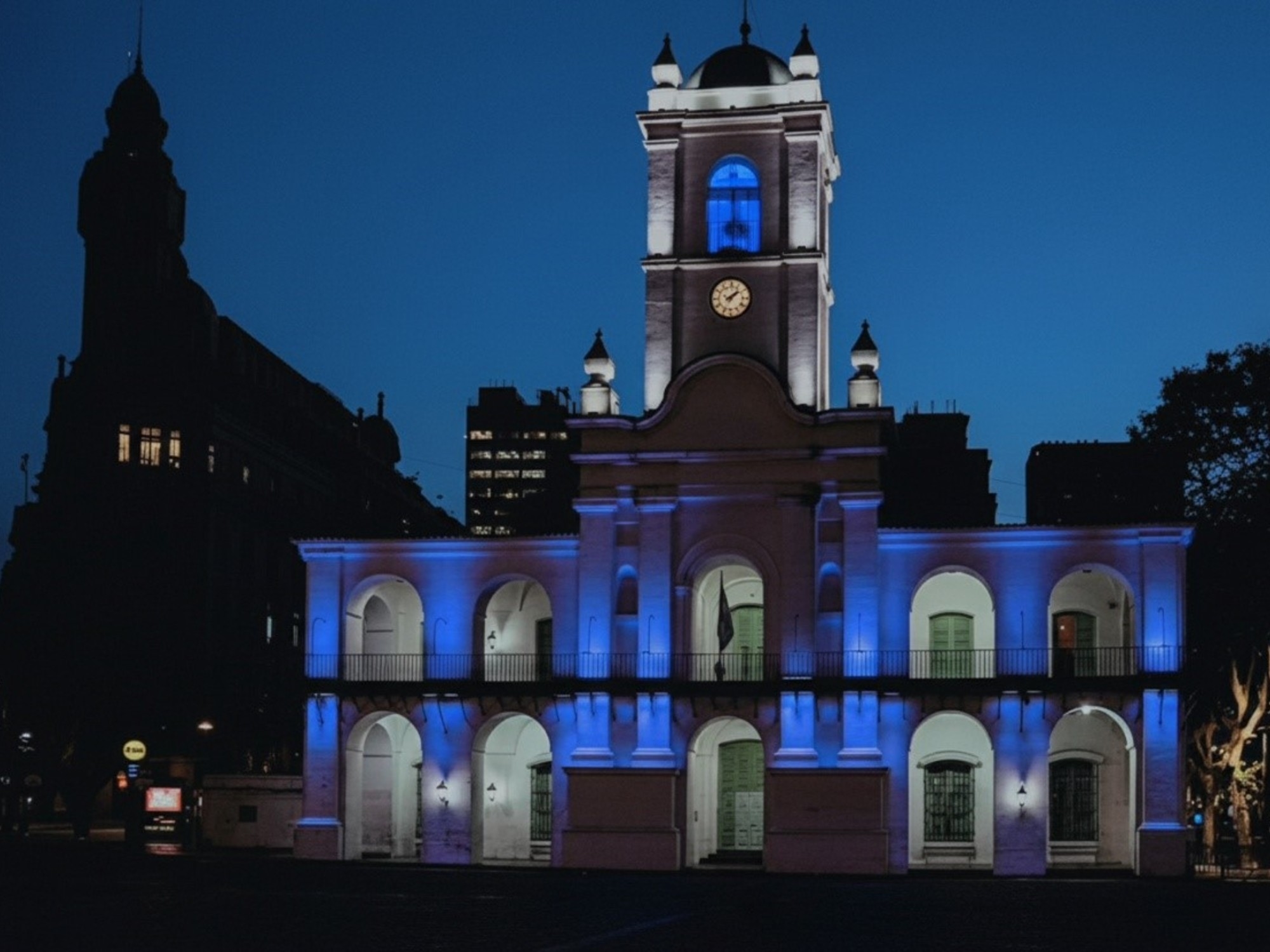 Gala night at the Cabildo: a "Bridgerton" style ball, but in 21st-century Buenos Aires