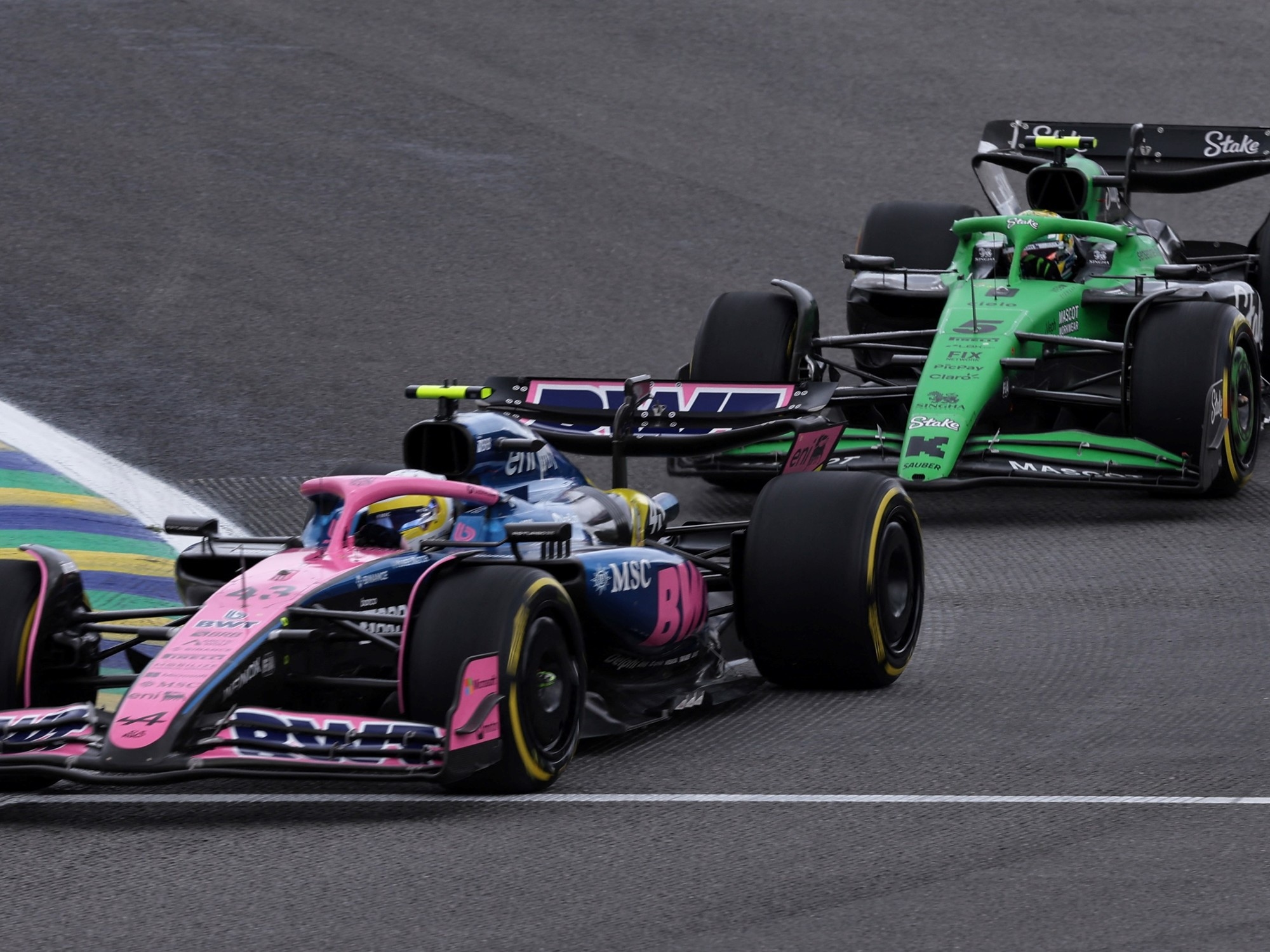 Colapinto, Cumartesi günü Brezilya F1 GP'sinde gülümseyerek başlayıp büyük bir hayal kırıklığıyla sonuçlanan büyük bir kaza geçirdi.