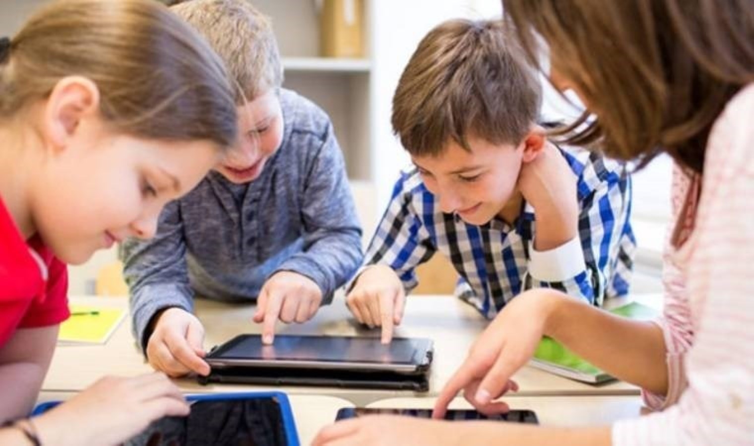 Mit zunehmender Bildschirmzeit nehmen Aufmerksamkeitsdefizite und Digitalsucht bei Kindern zu: Finger weg vom Bildschirm