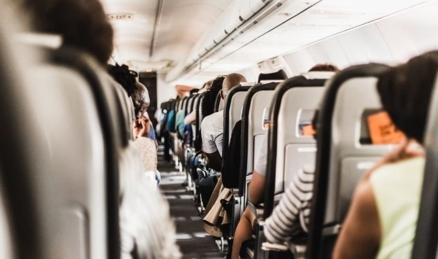 Pourquoi les sièges des avions de ligne sont-ils si petits ?