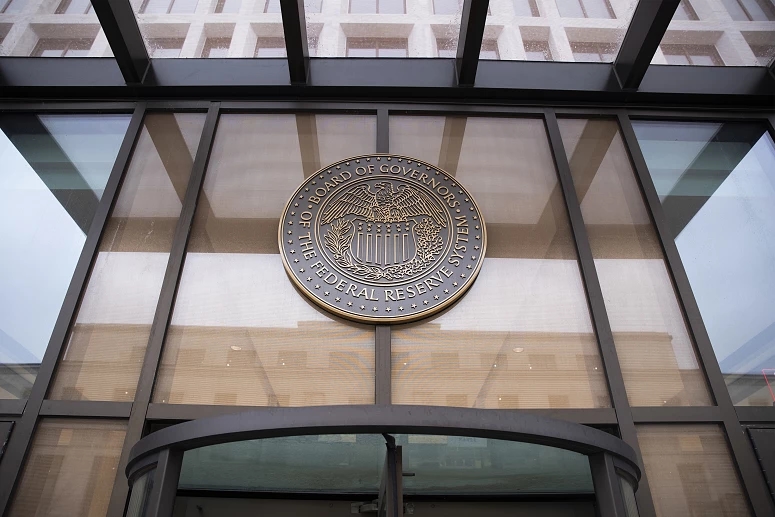 Fed volta a manter juros após insultos de Trump