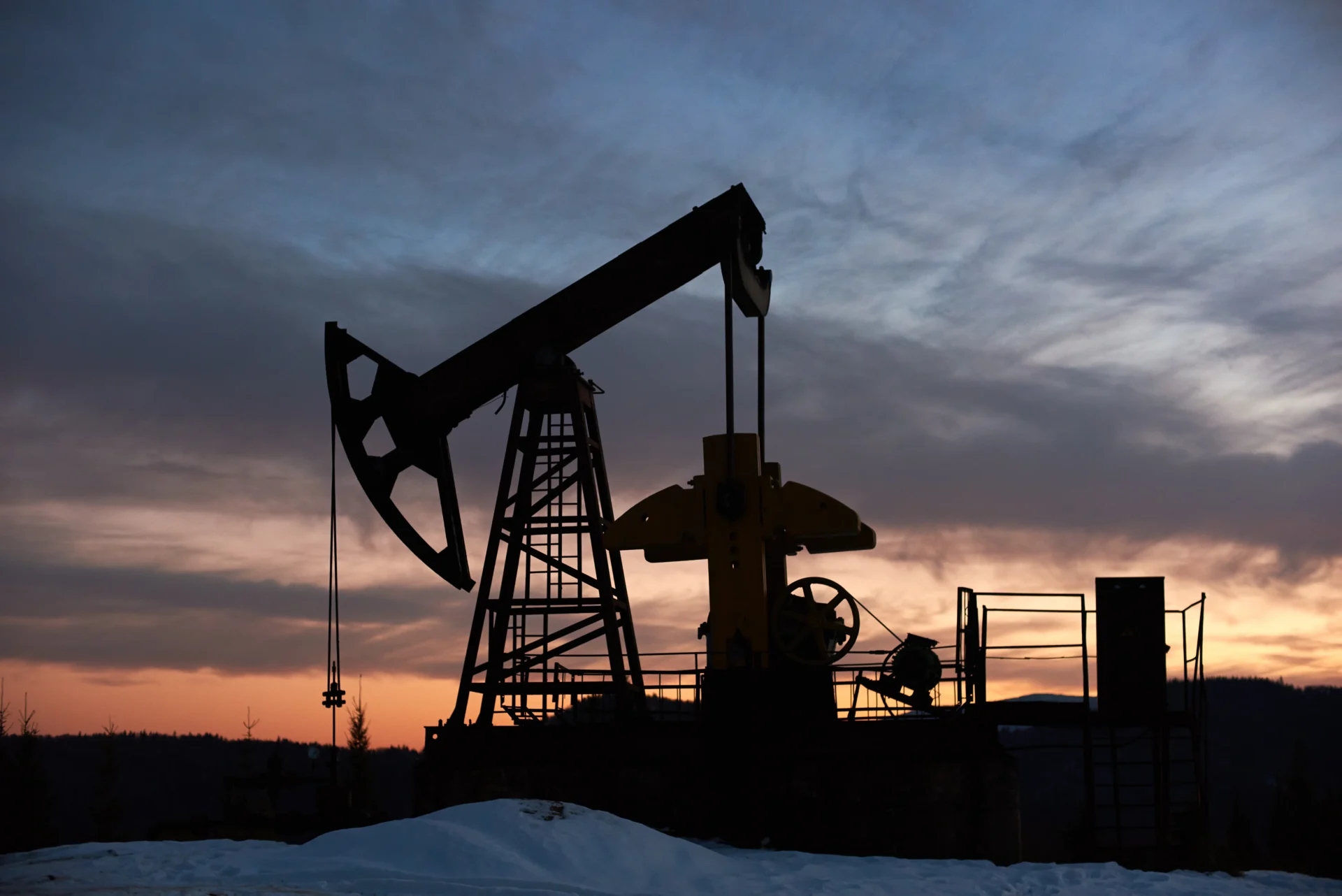 Petróleo dispara após ataque de Israel ao Irão