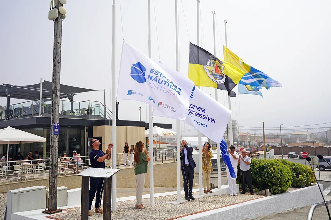 El izamiento de la Bandera Azul marca el inicio de un verano seguro