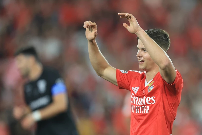 Benfica exerce opção de compra do lateral sueco Samuel Dahl