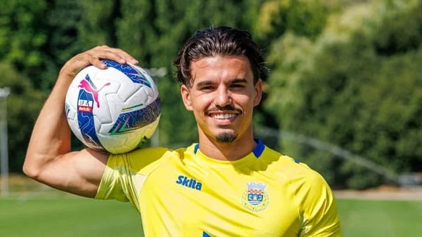 Extremo franco-argelino Näis Djouahra é reforço do Arouca