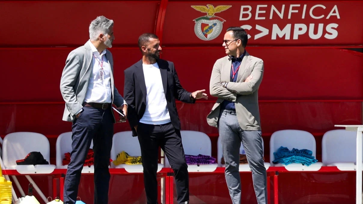 Simão Sabrosa é o novo diretor técnico do futebol profissional do Benfica