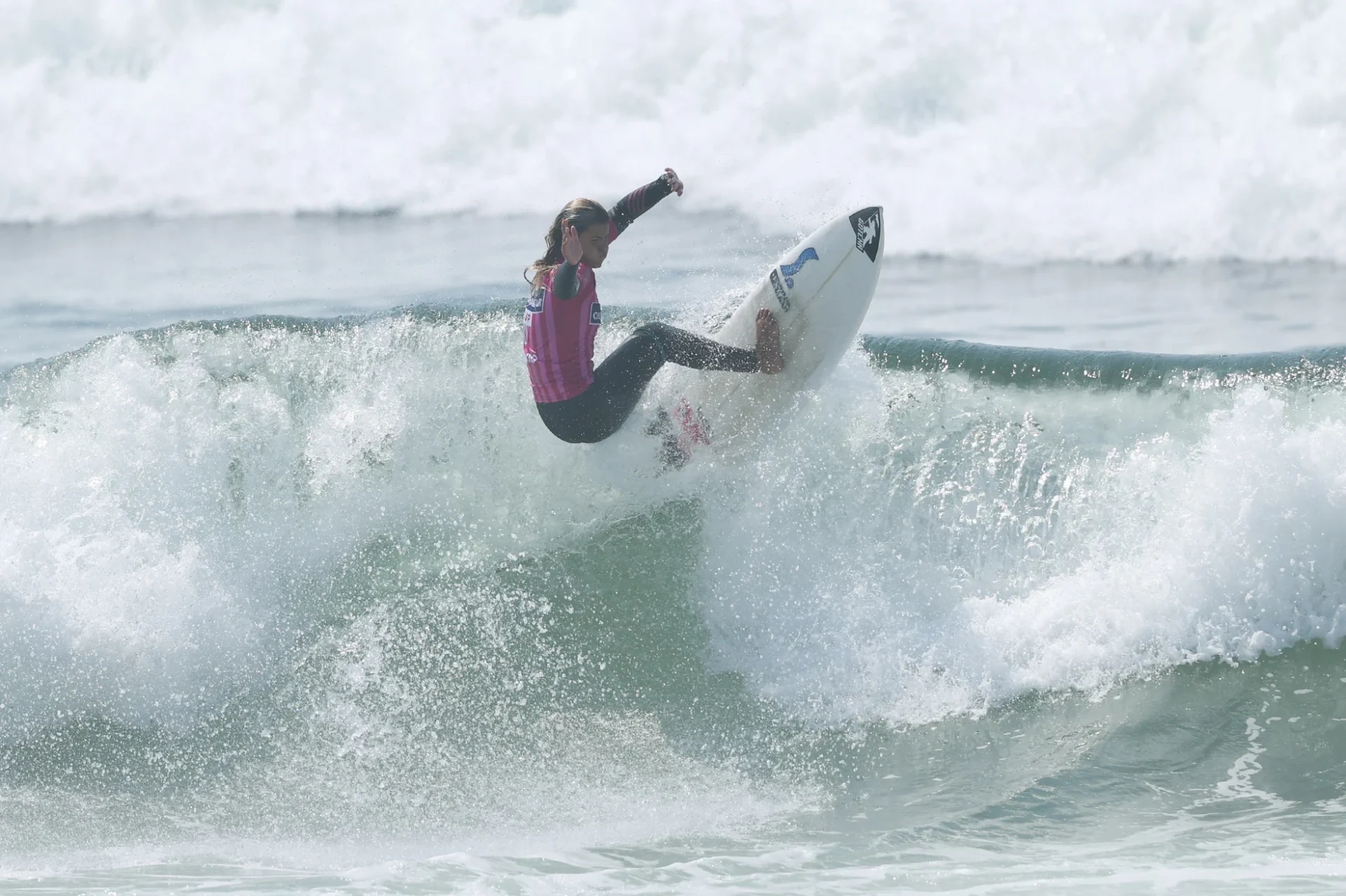 Núria Maganinho en Miriam Julião domineren de start van de Miss Quebramar Cup