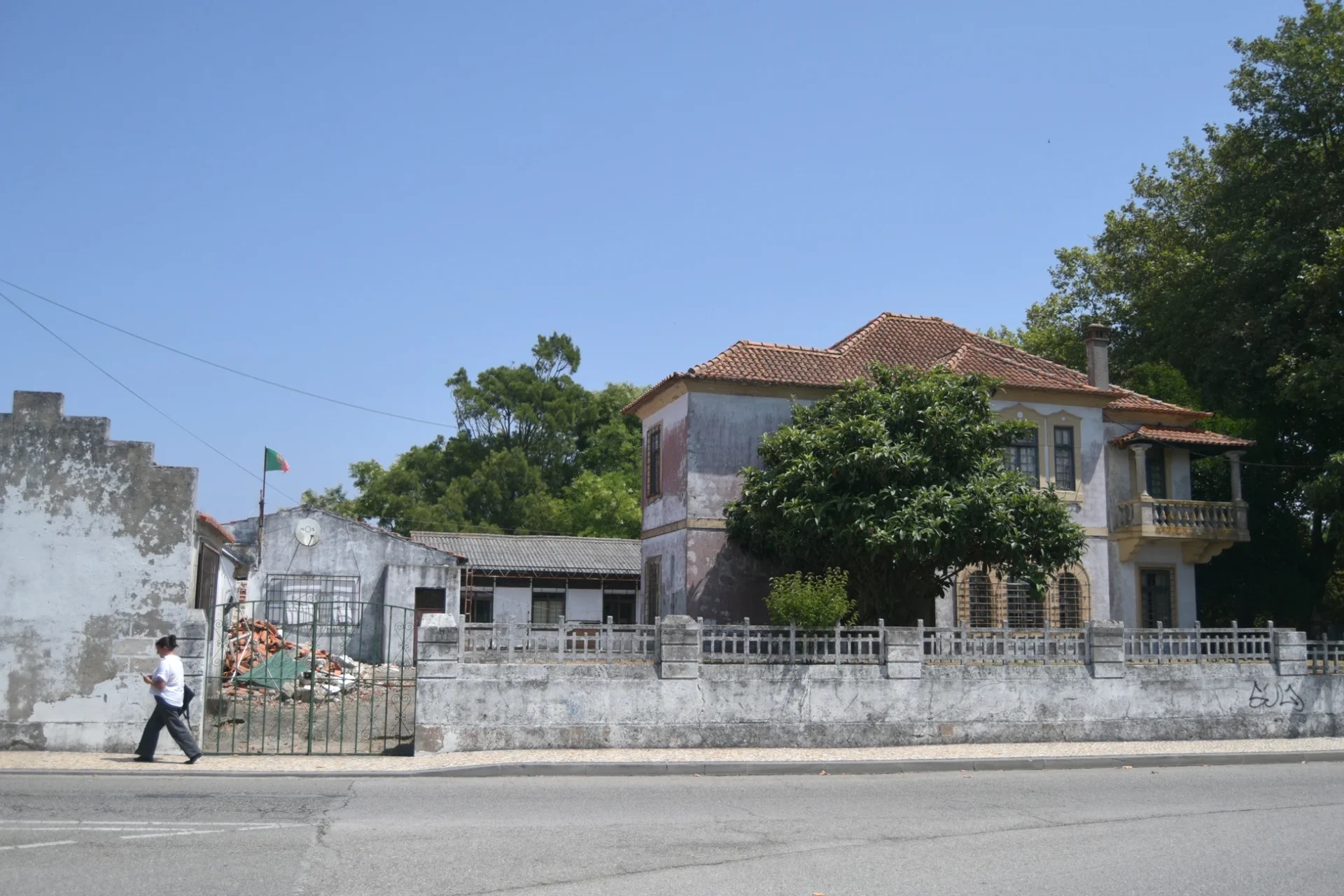 Casa demolita perché "aumentano i valori"