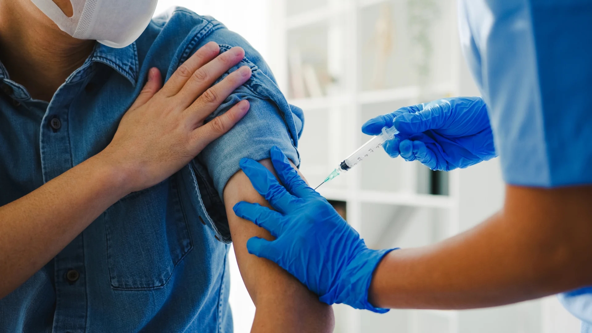 Oggi inizia la vaccinazione contro l'influenza e il Covid-19