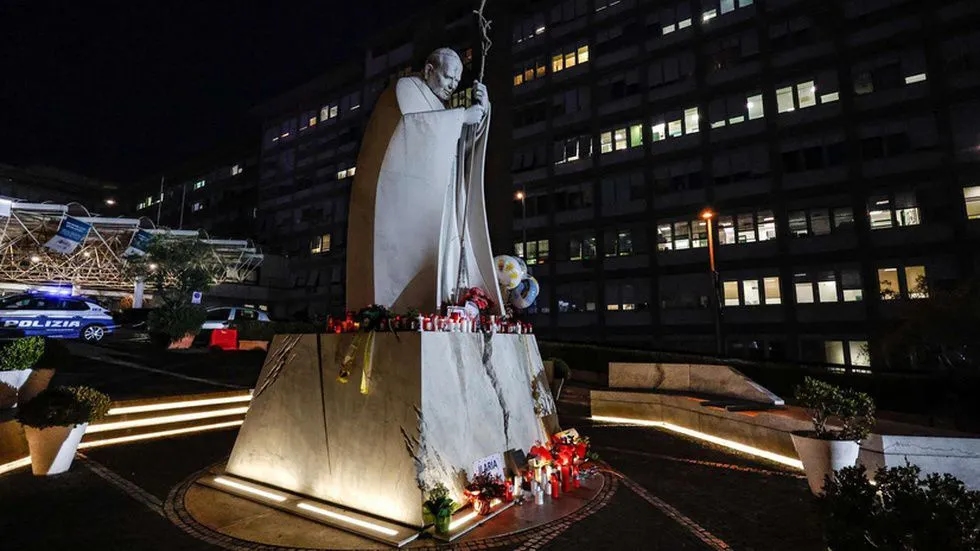 Les Portugais se joignent aux cardinaux catholiques pour prier pour la santé du pape