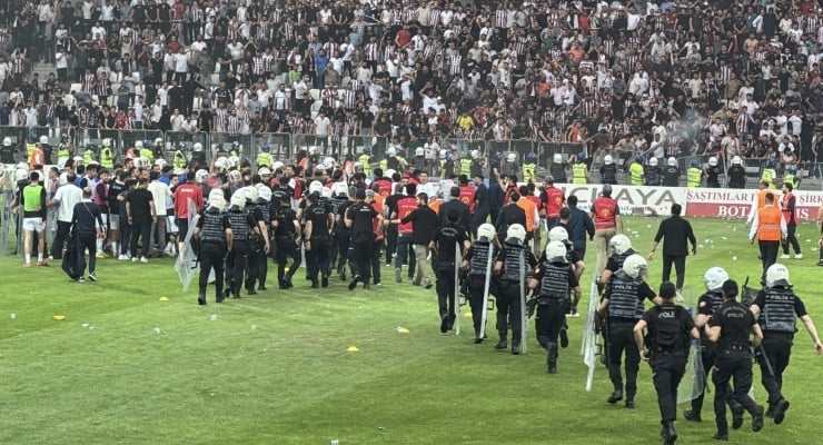 Elazığspor verbeurd: Vanspor in de finale